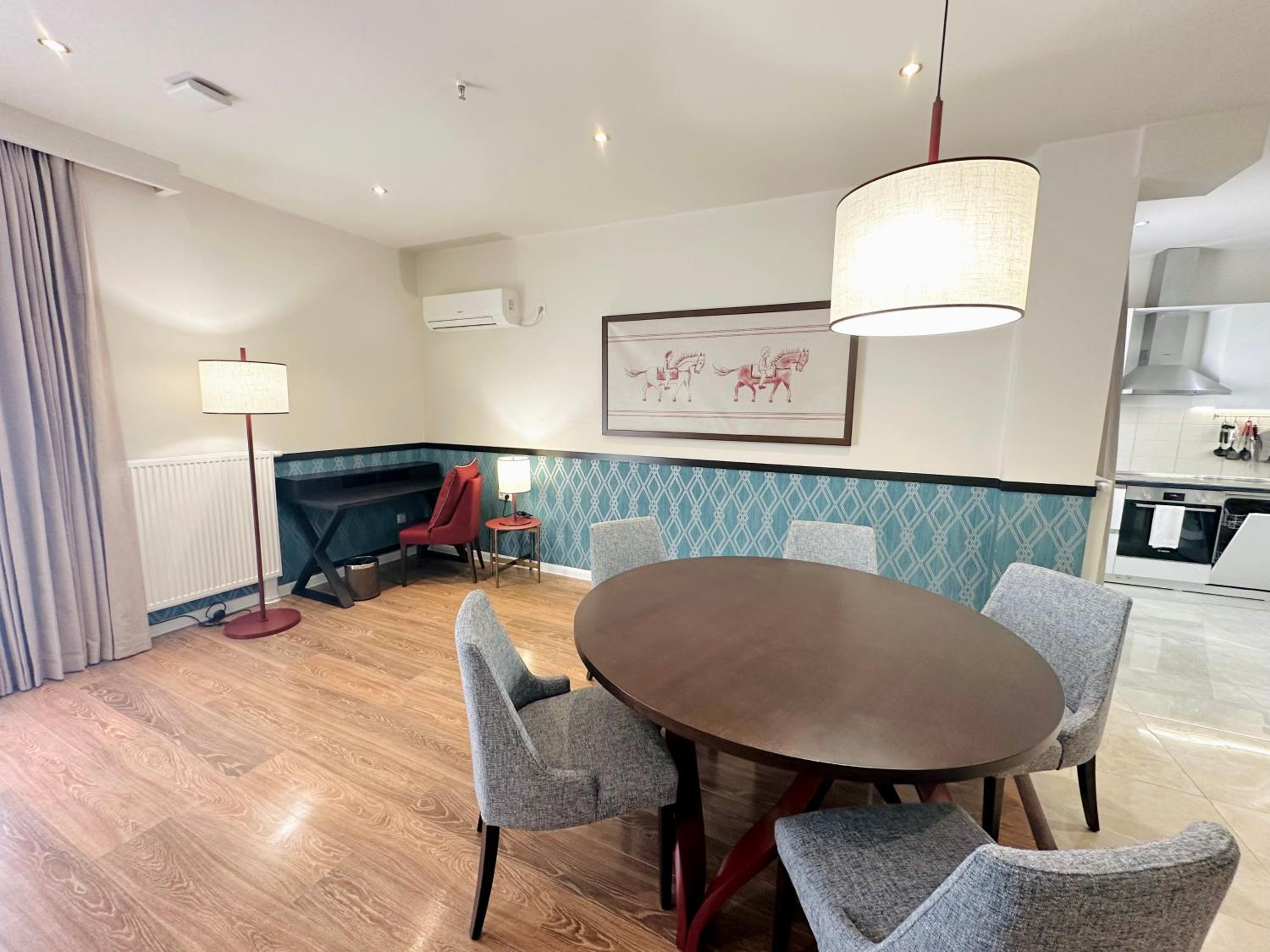 One Bedroom Penthouse - Photo 1