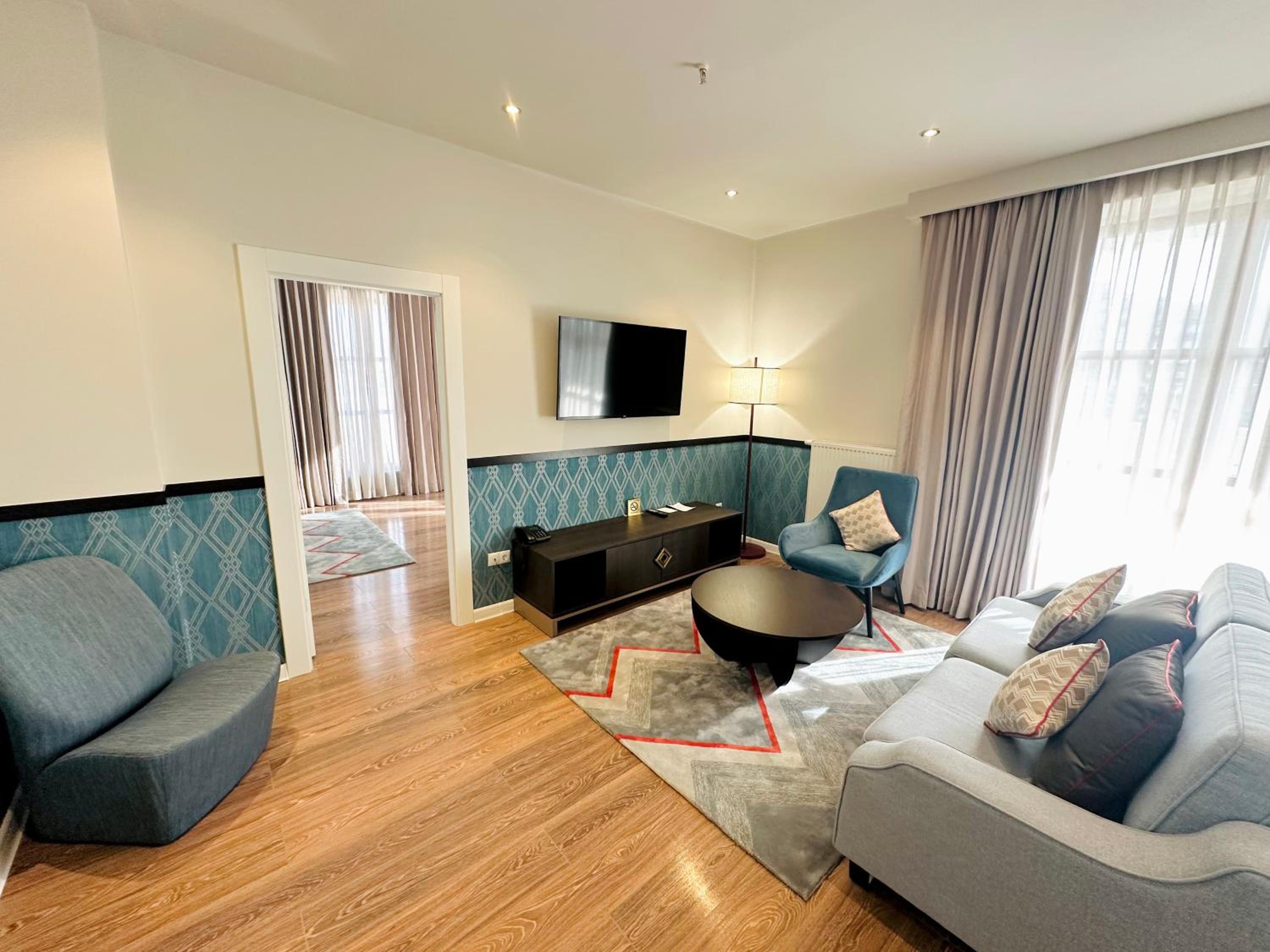 One Bedroom Penthouse - Photo 9