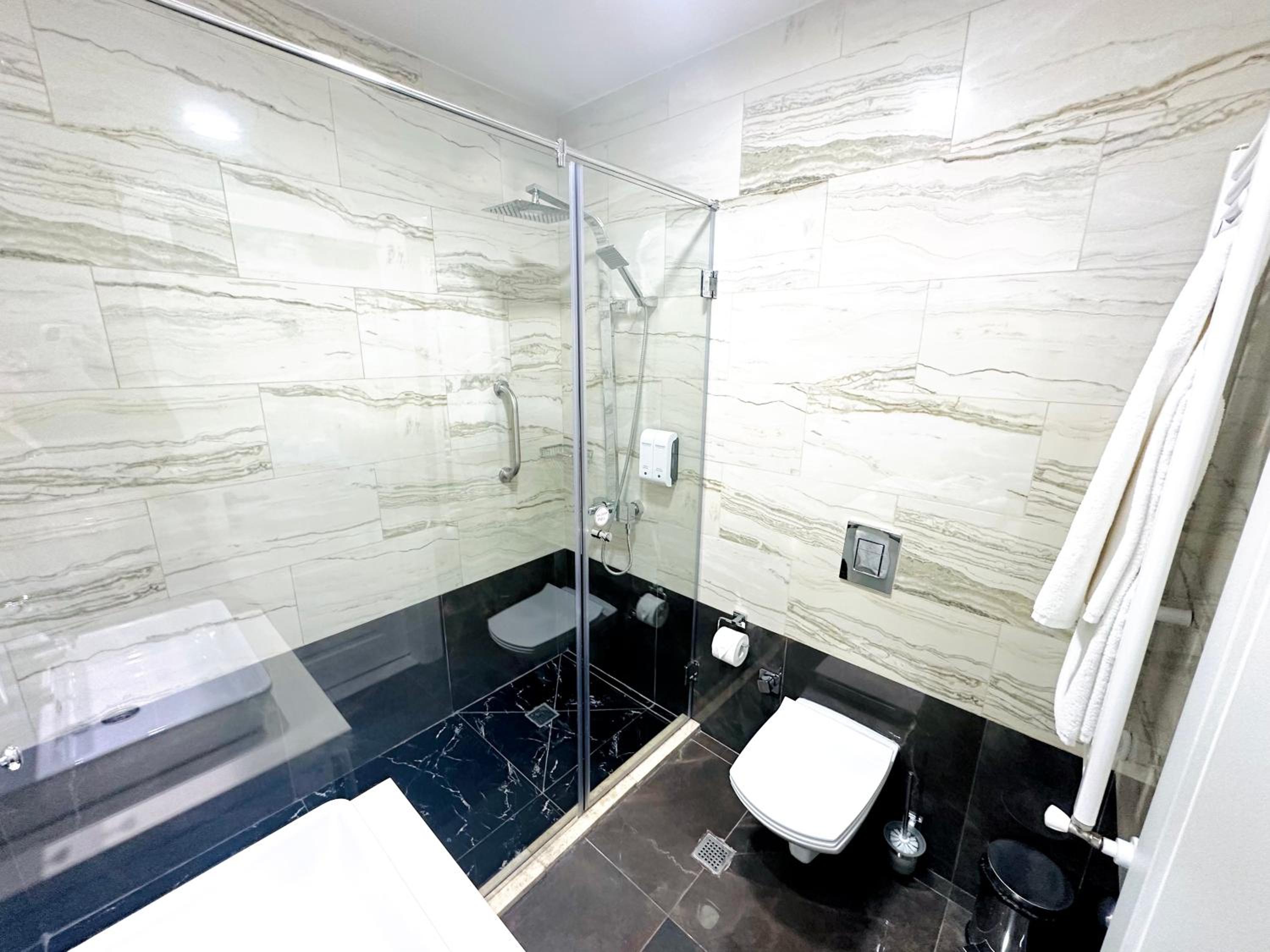 One Bedroom Penthouse - Photo 15