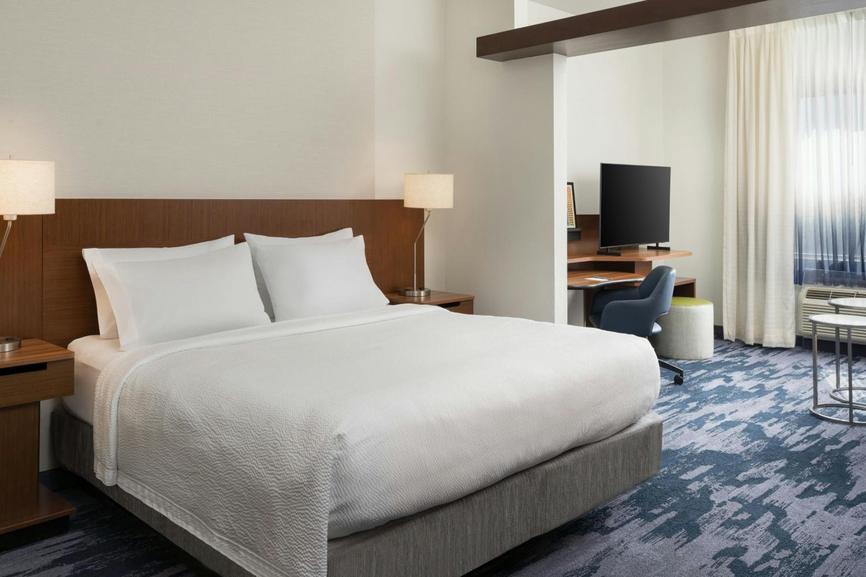 Studio with King Bed, Roll-In Shower and Sofa Bed - Mobility Access/Hearing Accessible