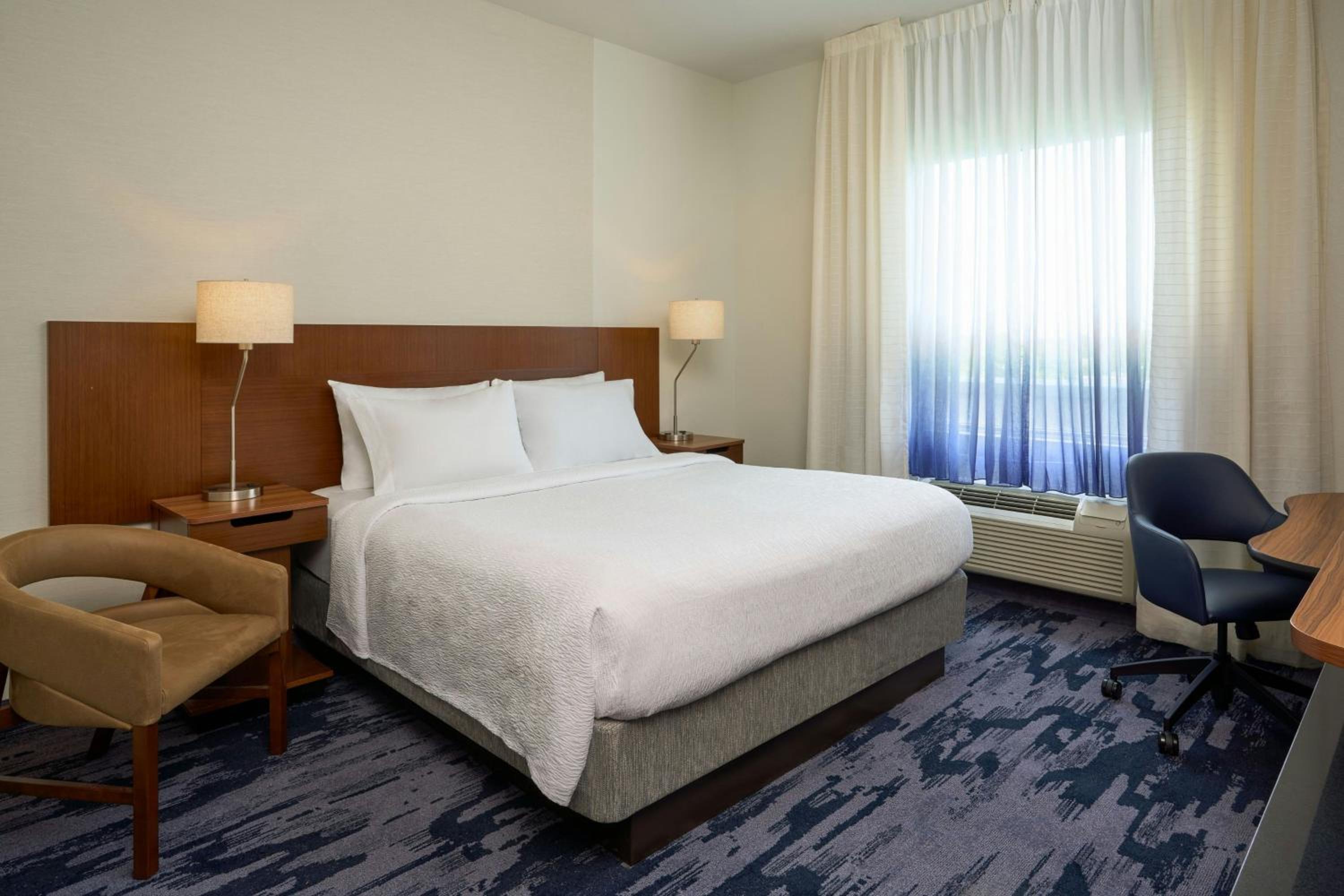 King Room with Roll-In Shower - Mobility Access/Hearing Accessible