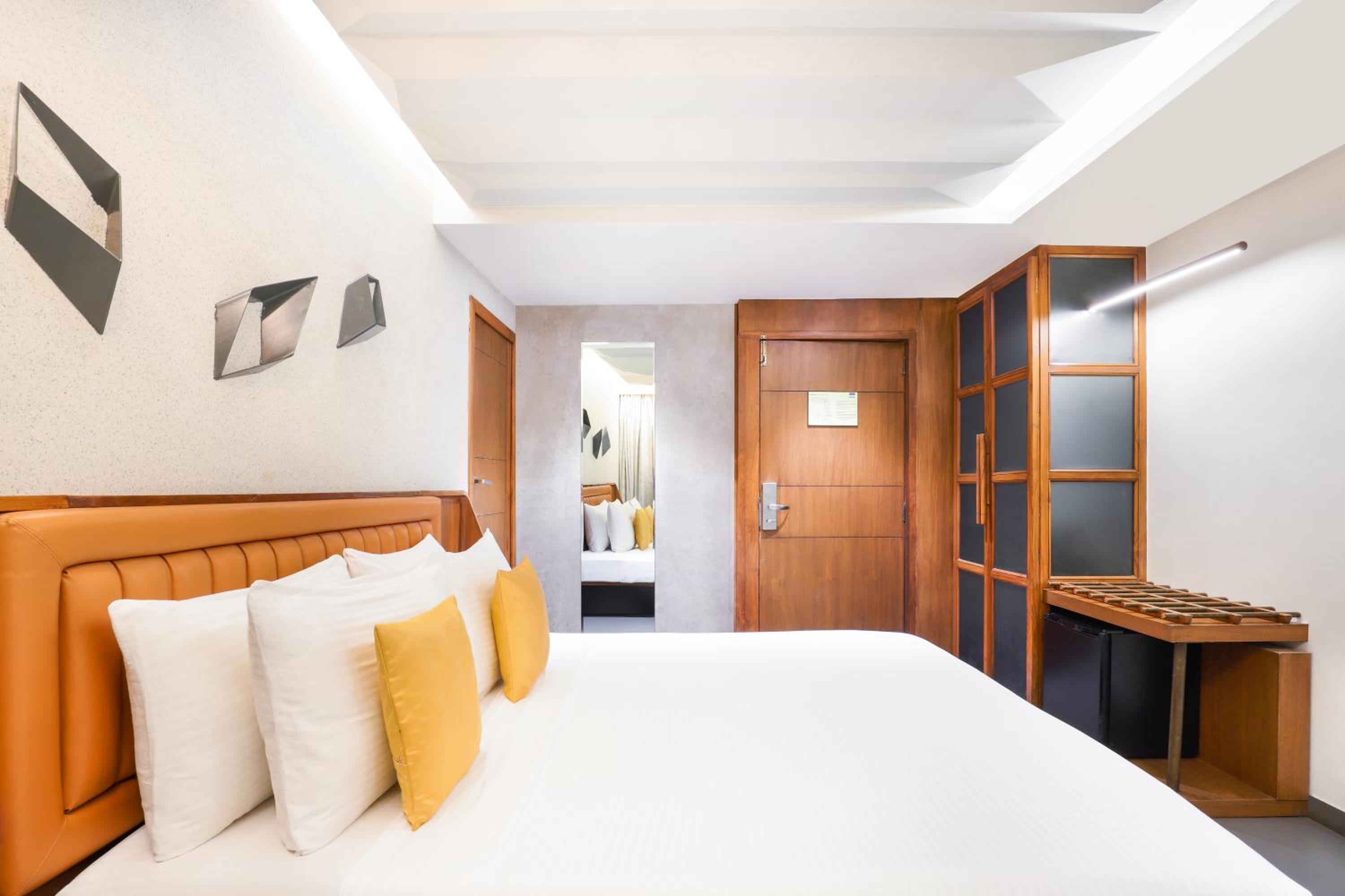 Day Use Room Between 12 PM to 6 PM, Check-in and Check-out on same day
