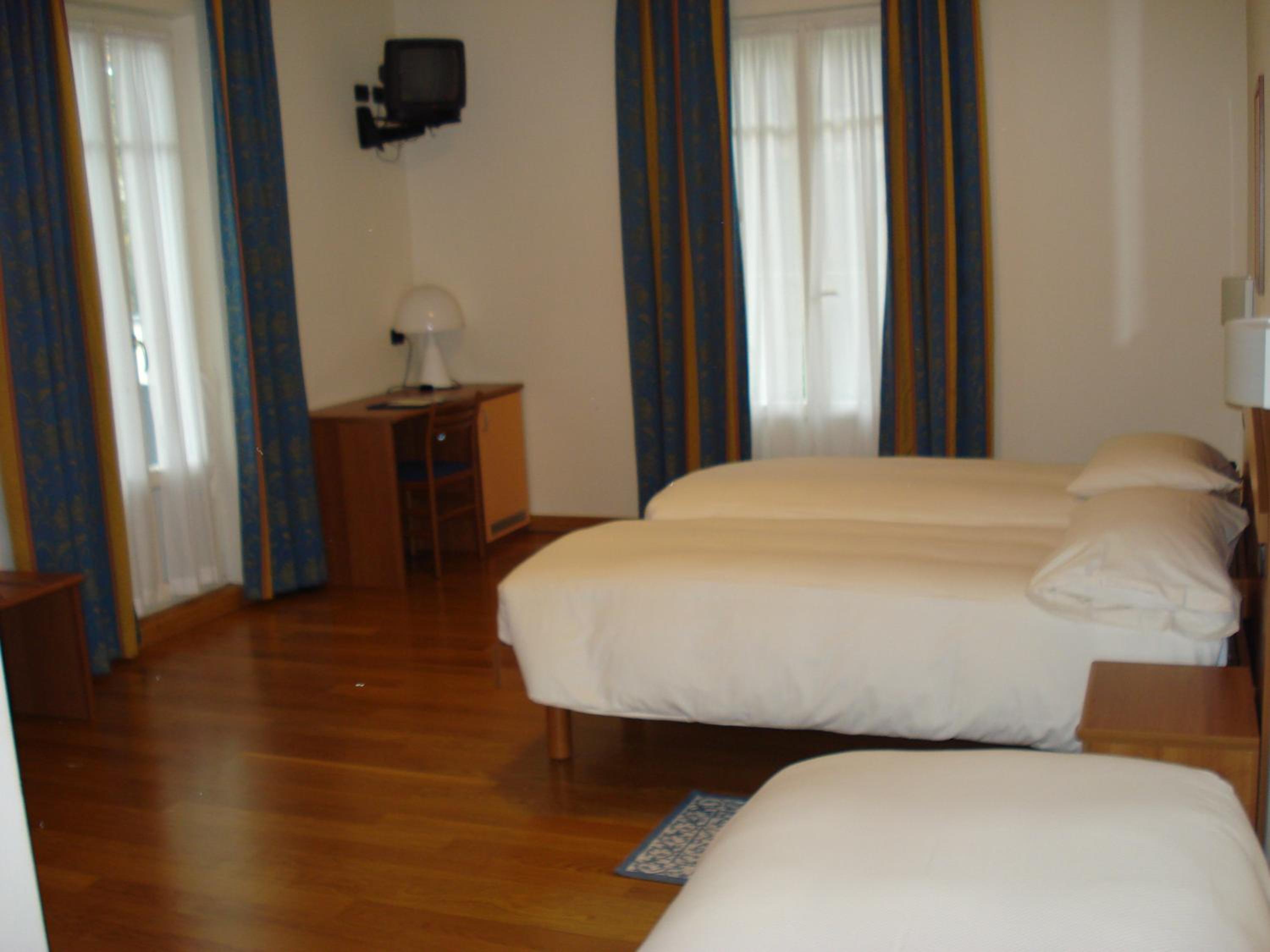 Double or Twin Room with Mountain View - Photo 3