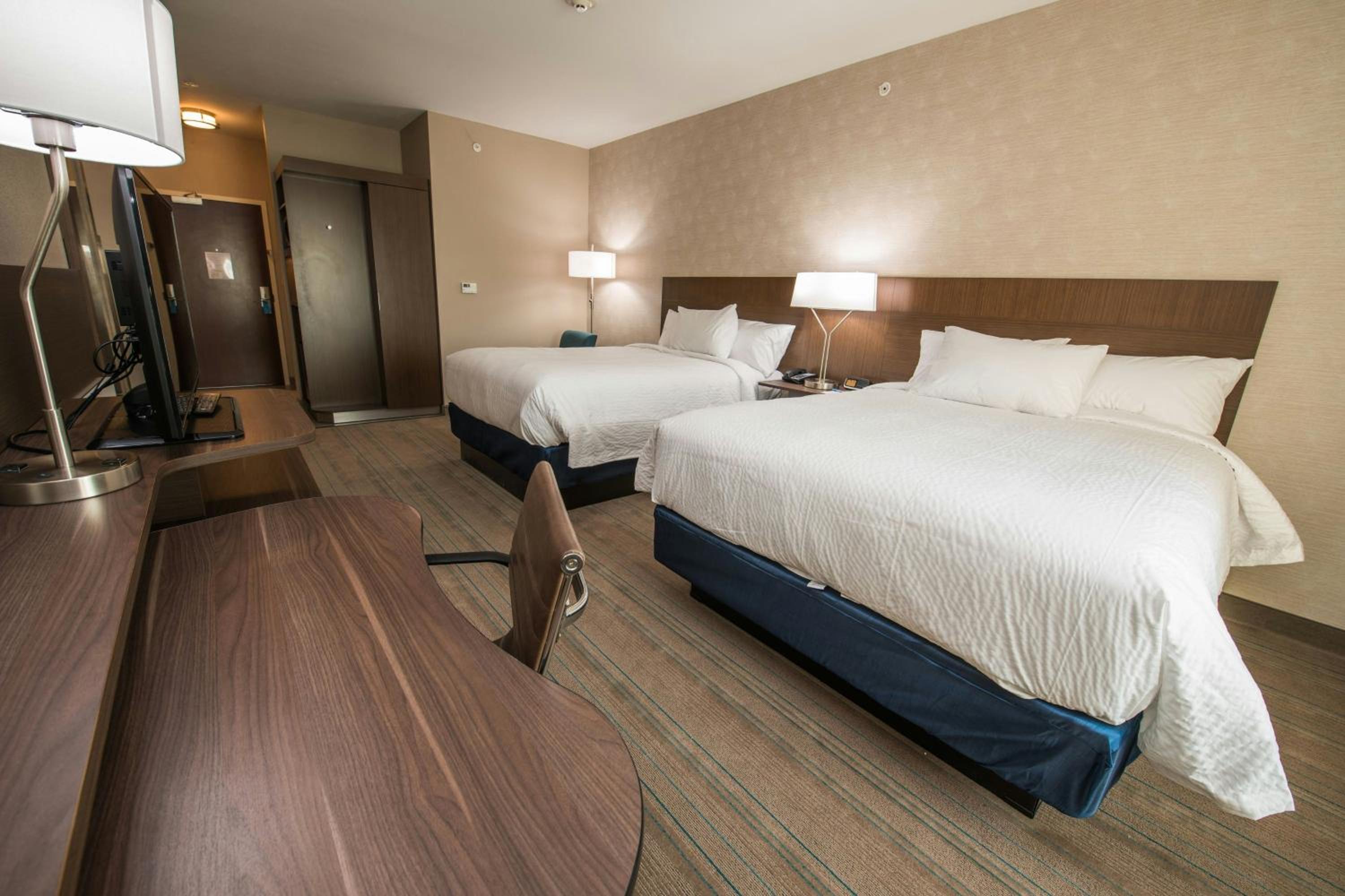 Queen Room with Two Queen Beds photo 1