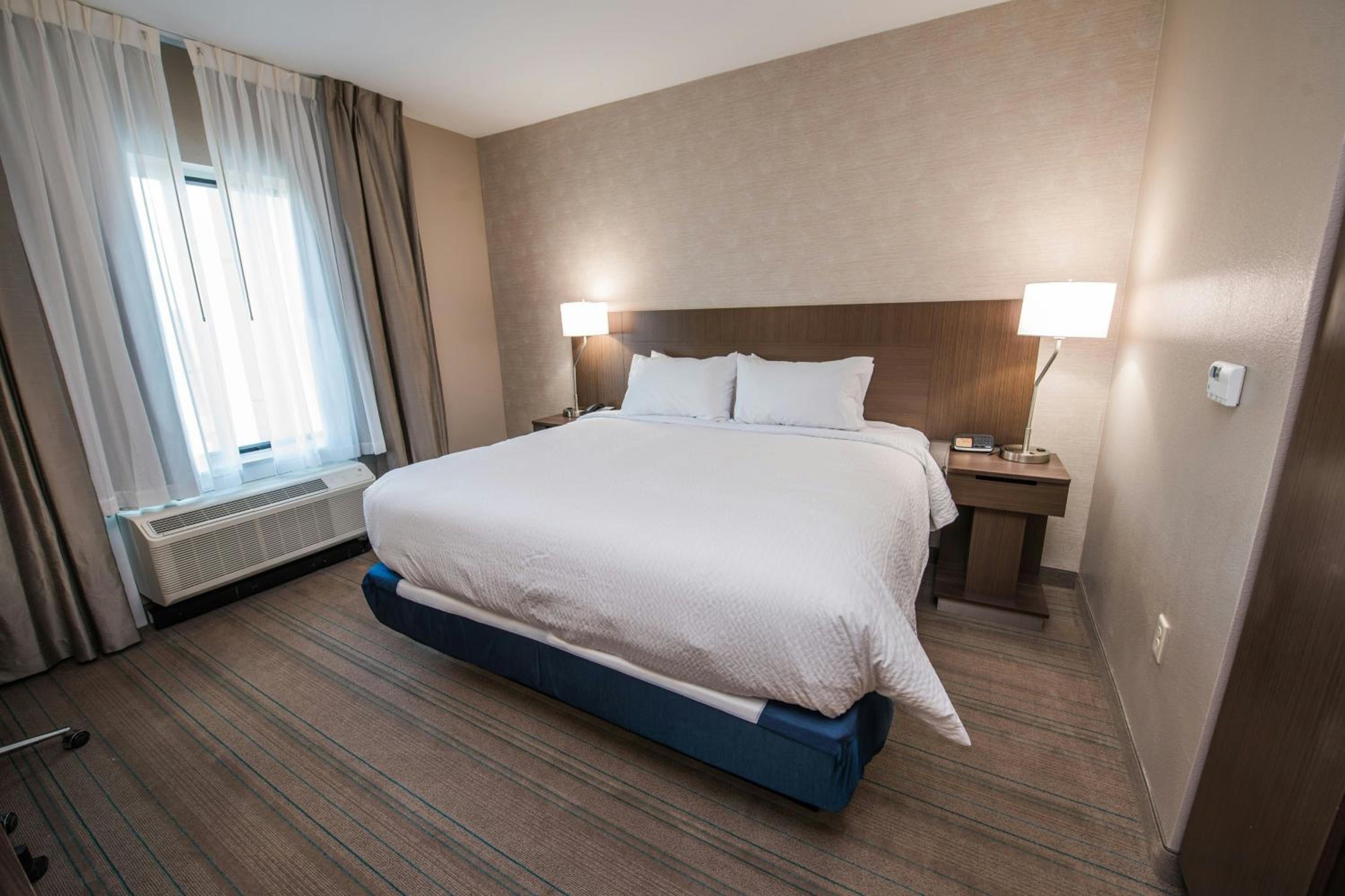 King Room - Hearing Accessible photo 2