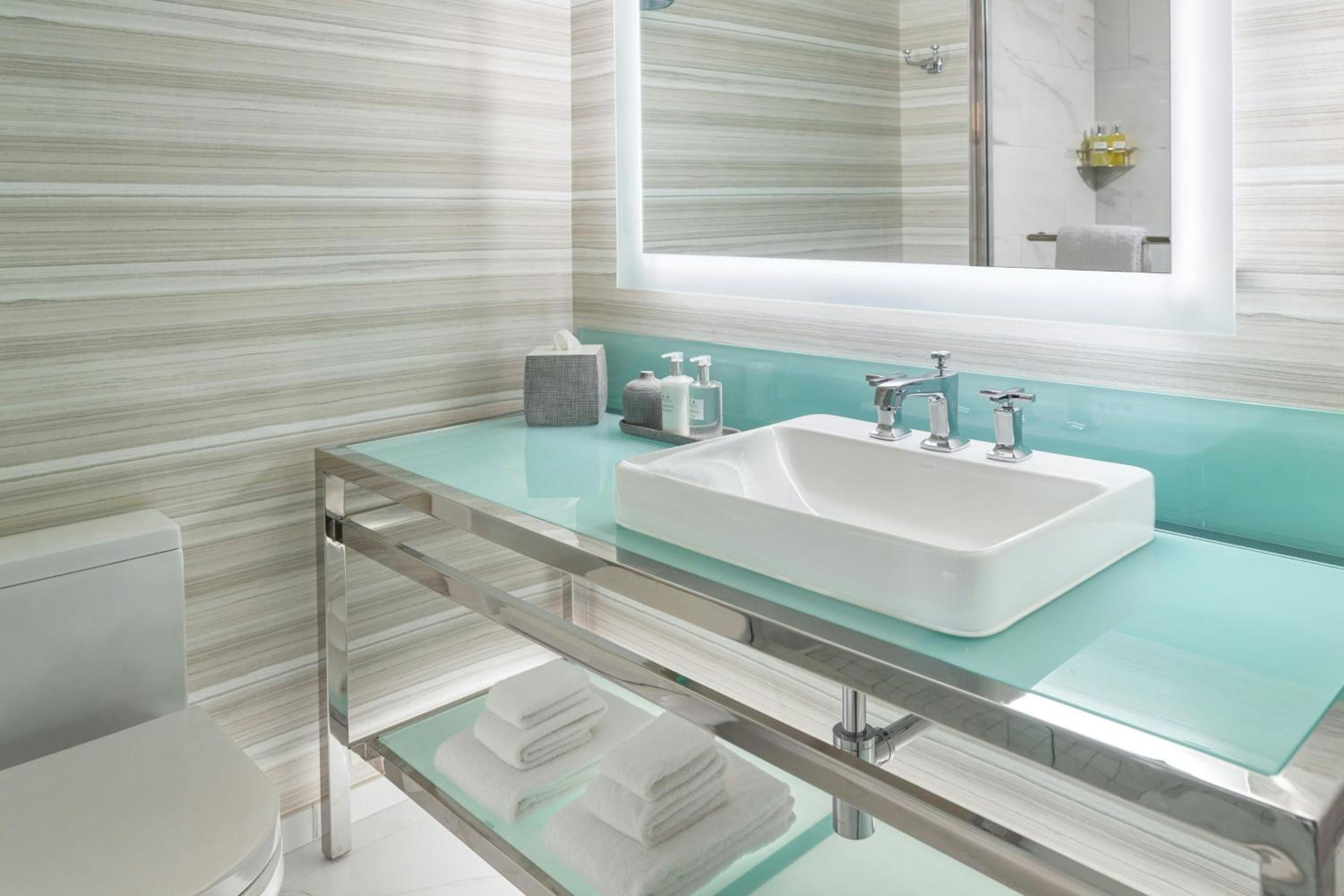 Standard, Guest room, 2 Queen (Mobility &amp; Hearing Accessible w/ Tub) - Photo 5