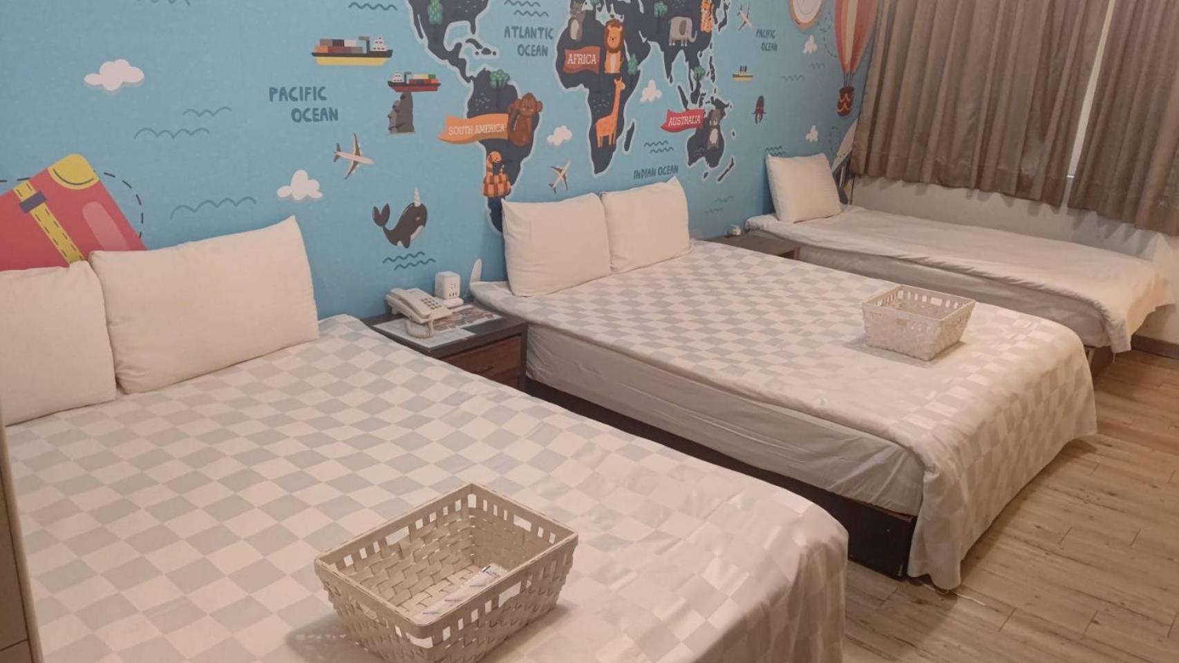 Quintuple Room