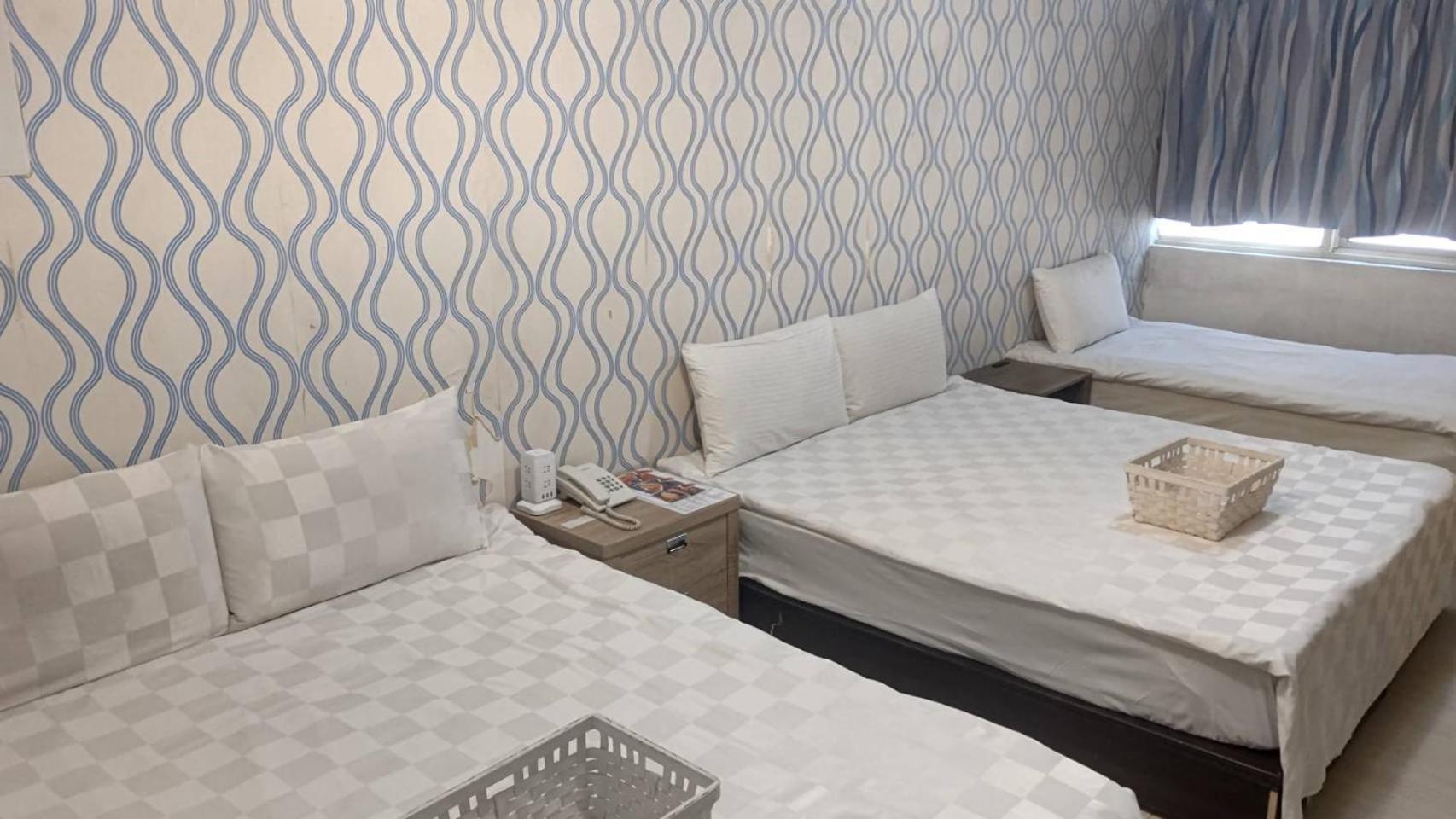 Quintuple Room
