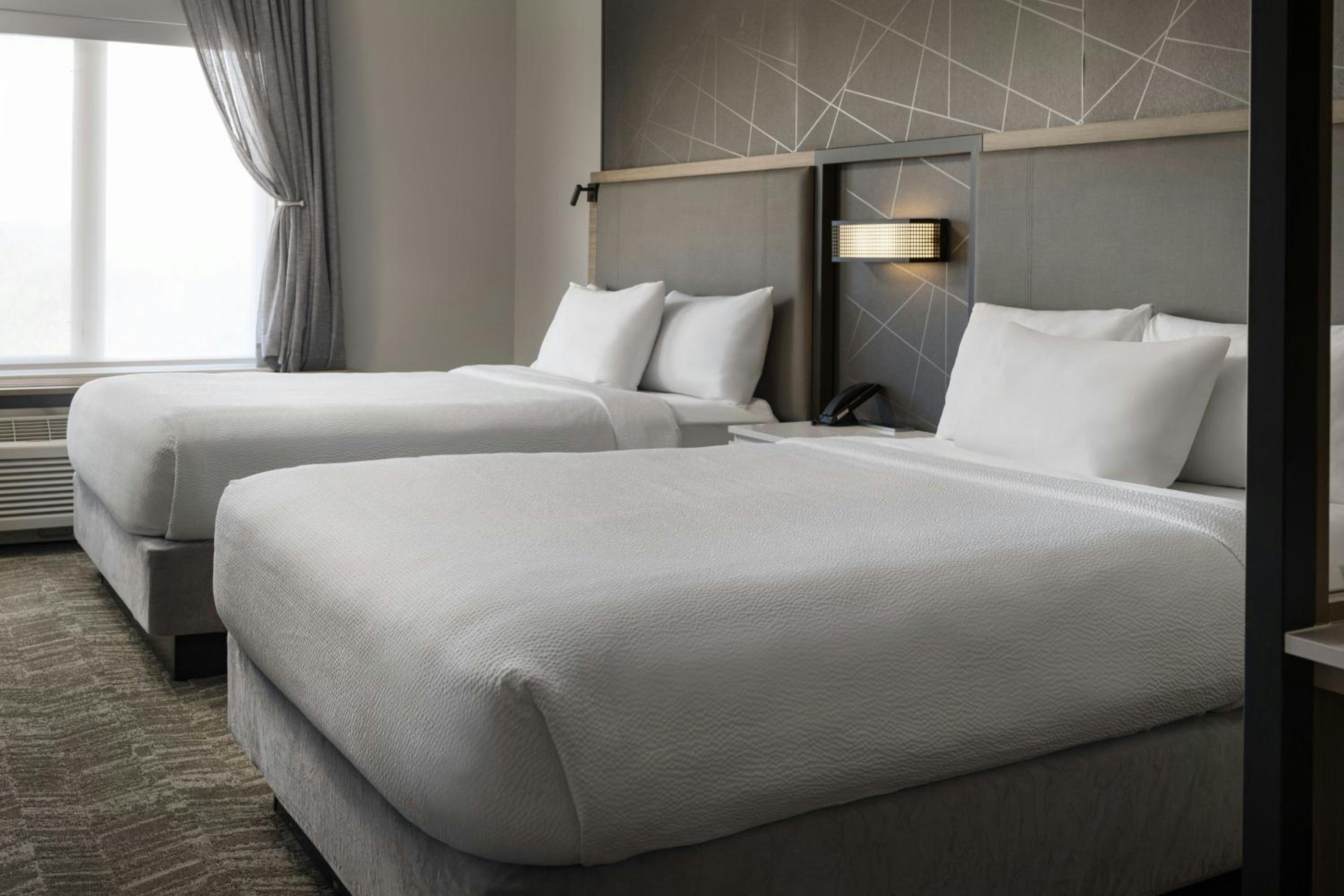 Queen Room with Two Queen Beds and Roll-in Shower - Mobility Accessible