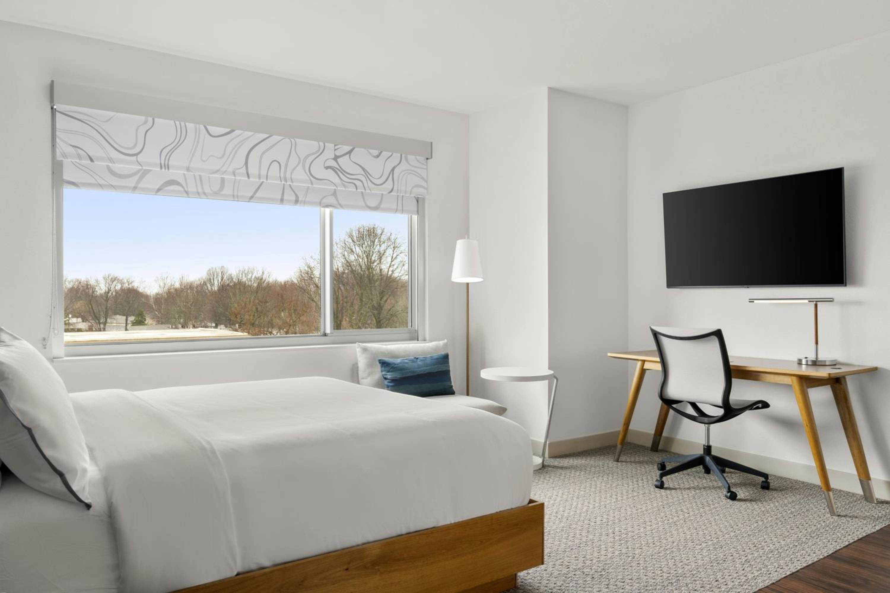 Standard King Room with Transfer Shower - Mobility/Hearing Accessible