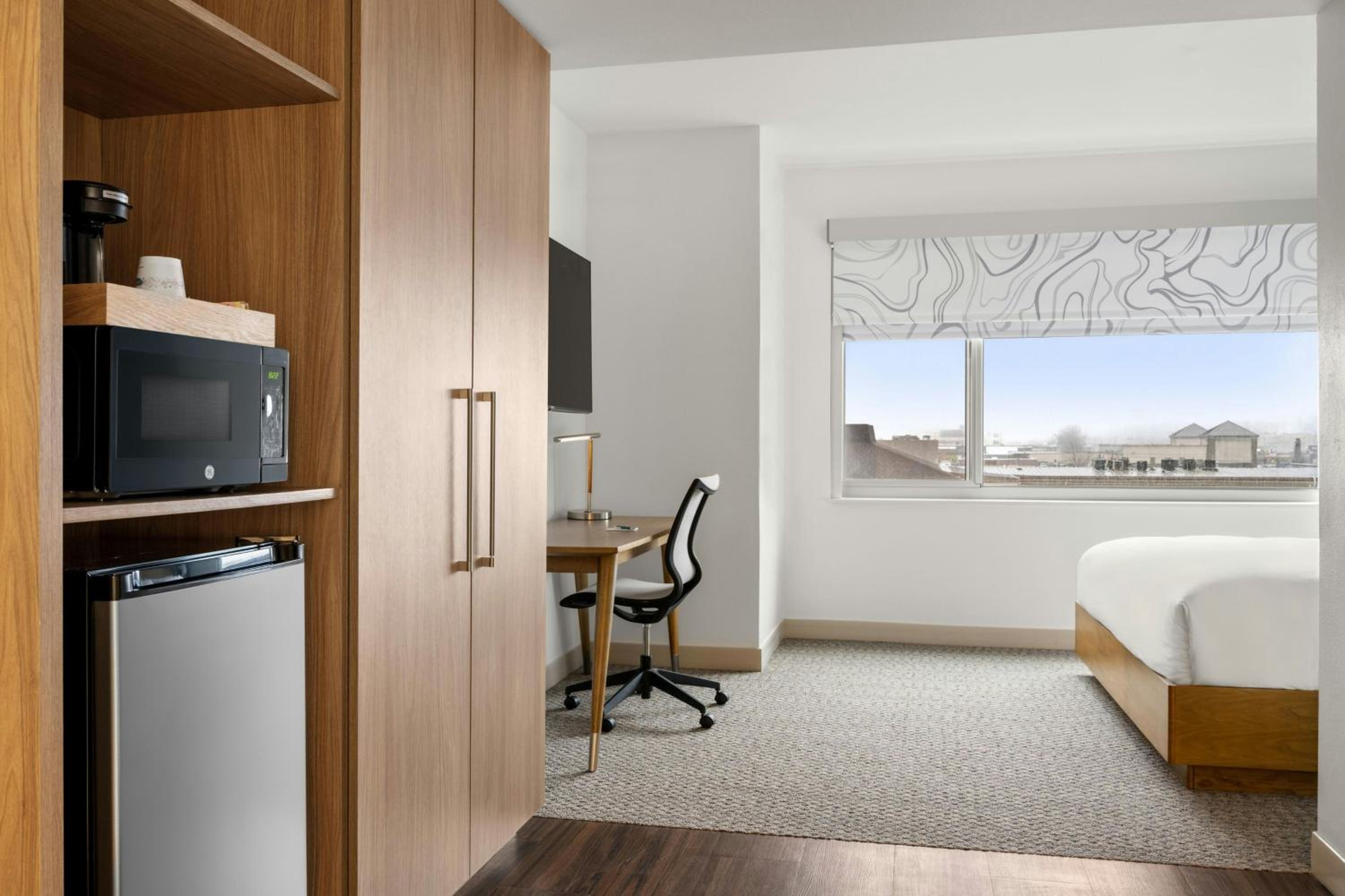 Standard King Room with Transfer Shower - Mobility/Hearing Accessible  photo 3