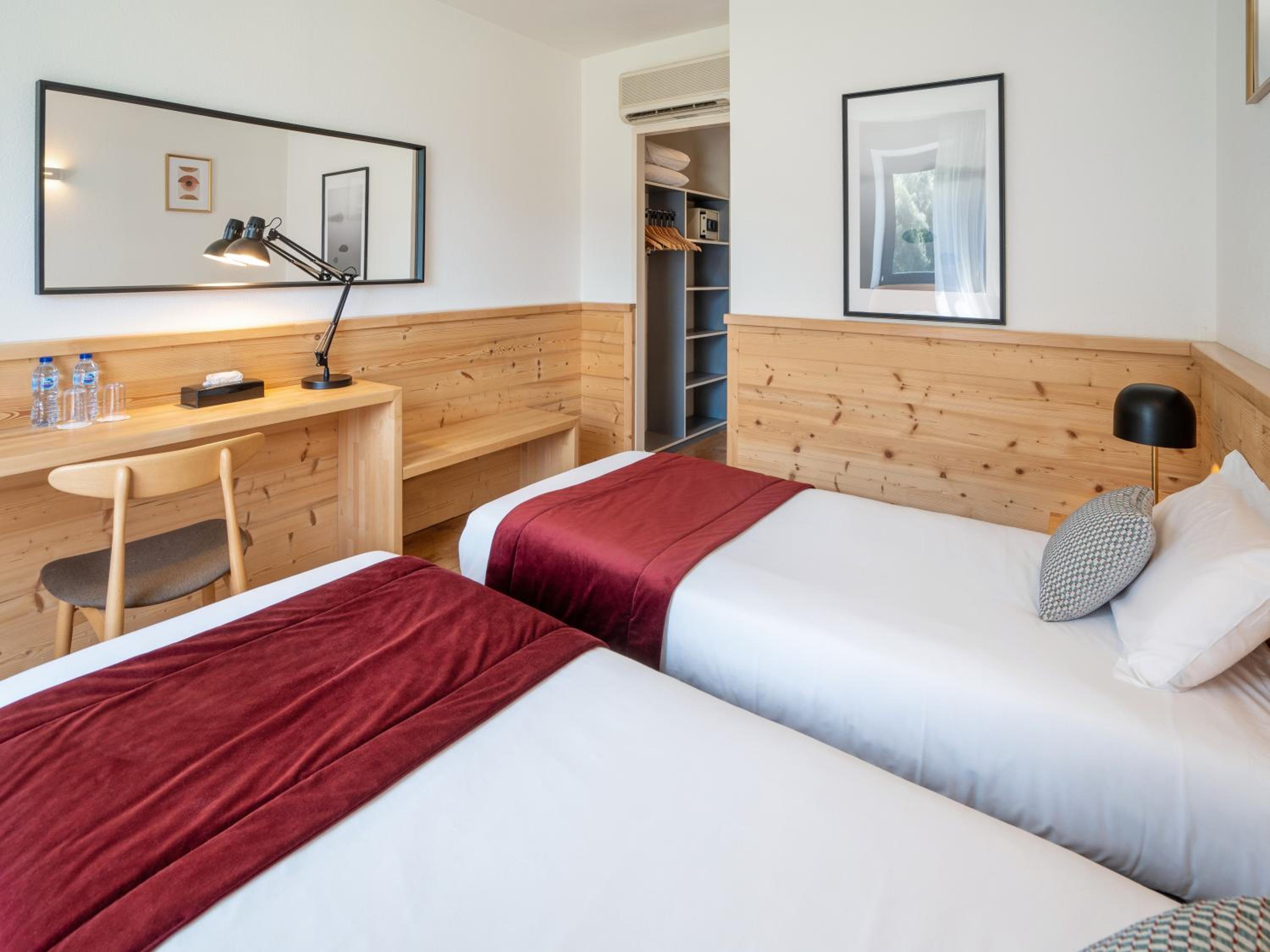 Twin Room - Photo 2