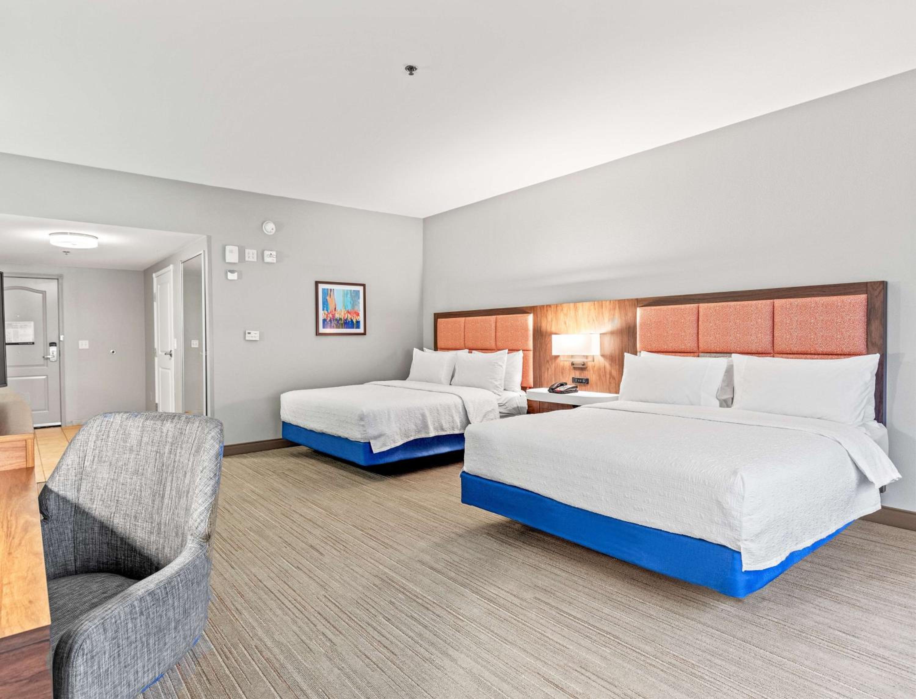 Queen Room with Two Queen Beds - Photo 1