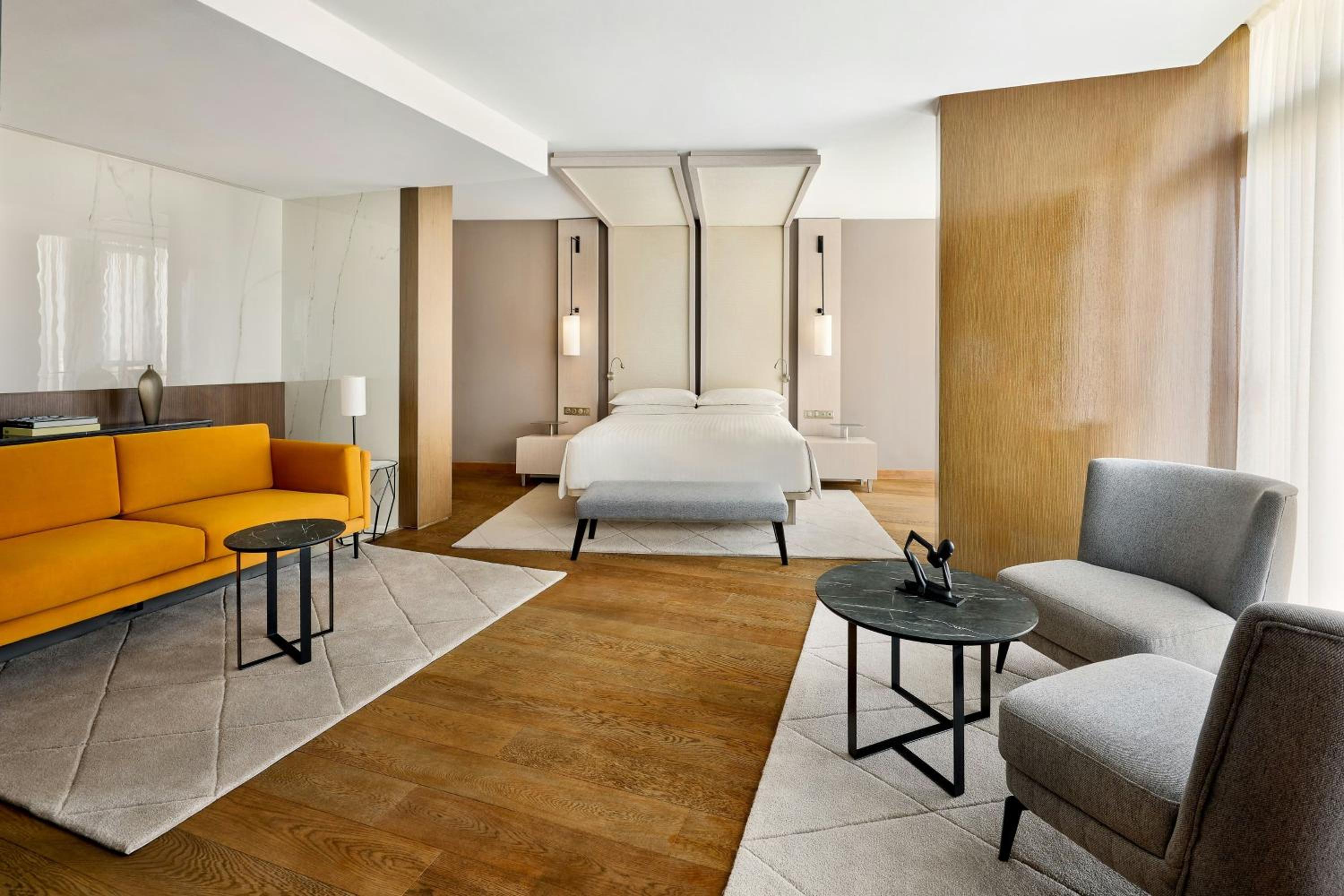 Diplomatic King Suite - Club Lounge Access - Photo 1