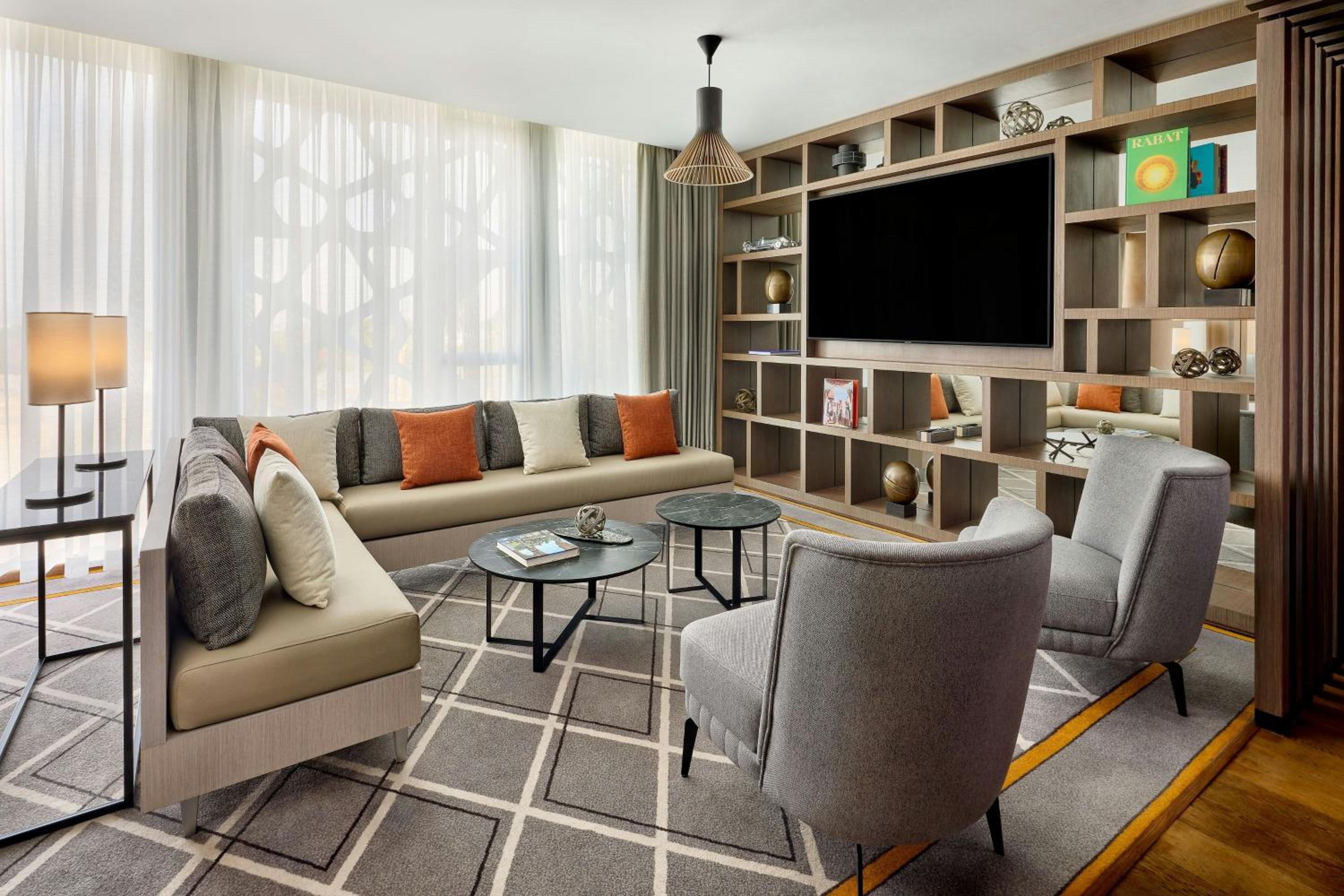 Diplomatic King Suite - Club Lounge Access - Photo 2