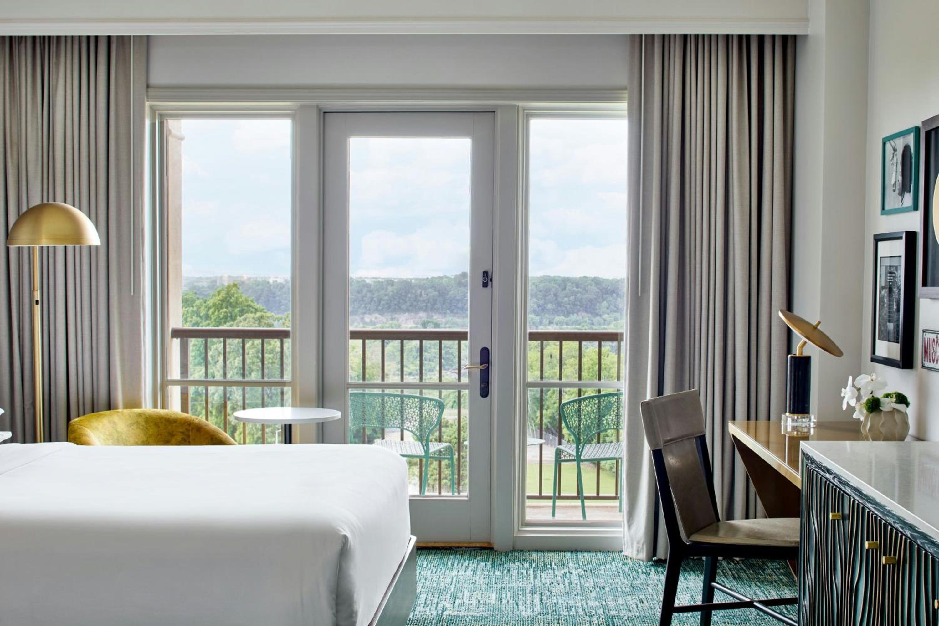 Queen Room with Two Queen Beds and Balcony - Photo 4