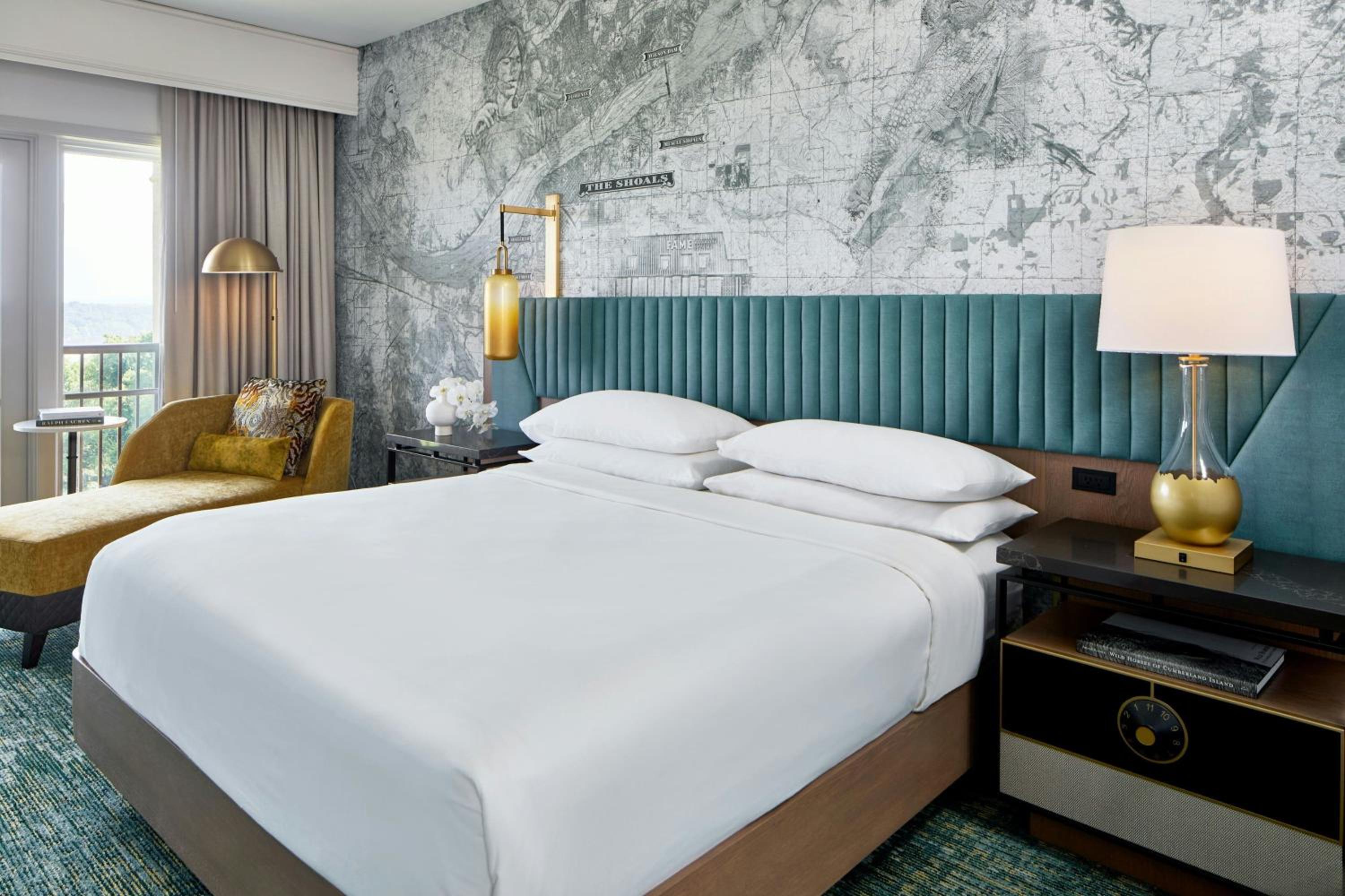 King Room with Balcony and Pool View - Photo 2