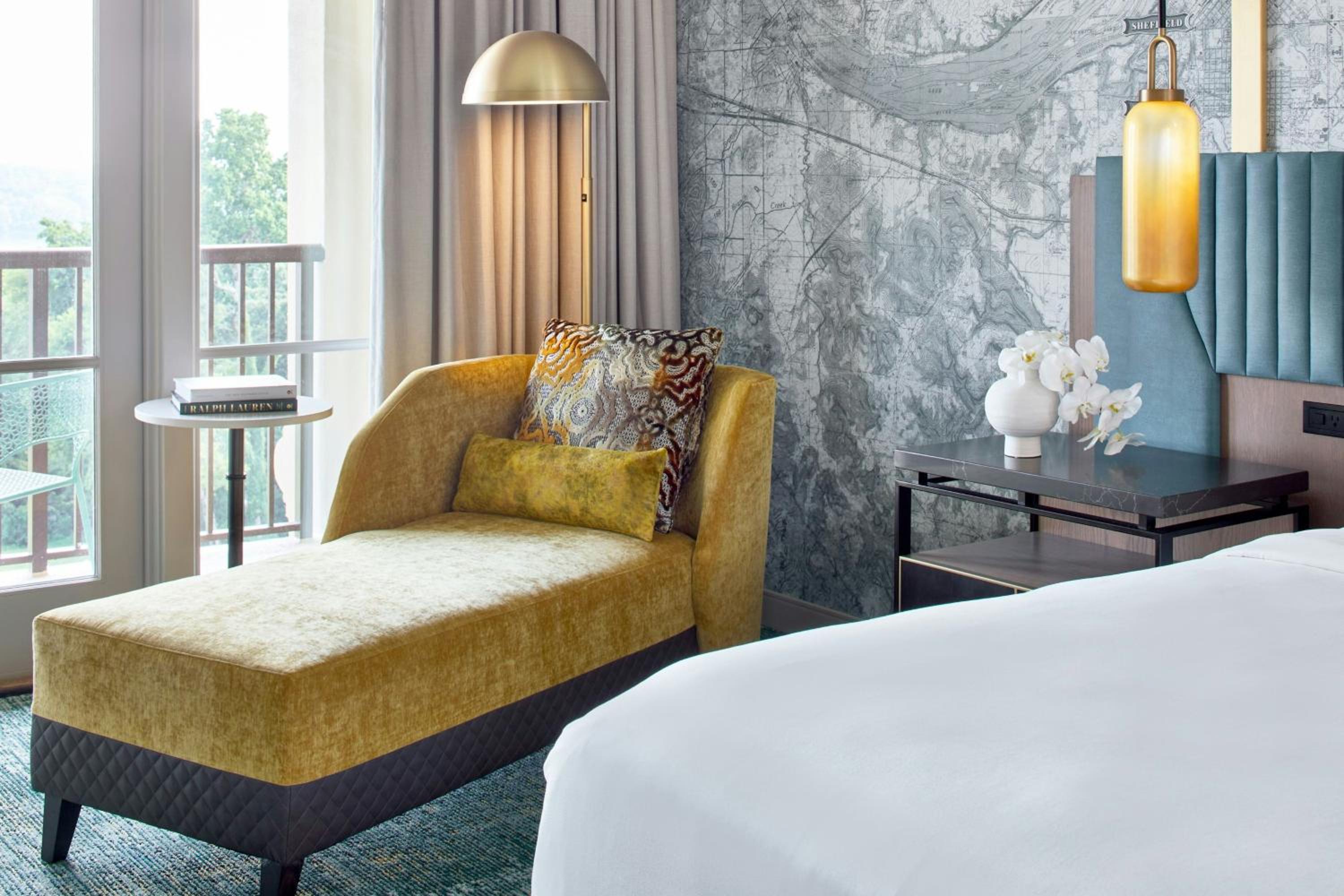 King Room with Balcony and Pool View - Photo 5