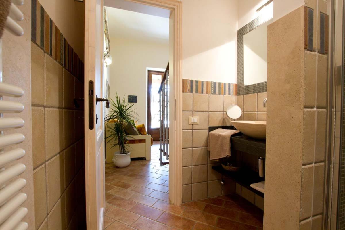 One-Bedroom Standard Apartment - Photo 9