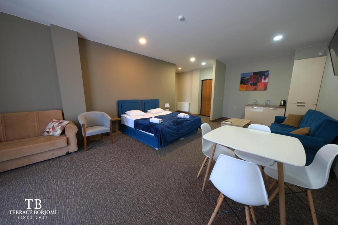 Family Room with Mountain View photo 1