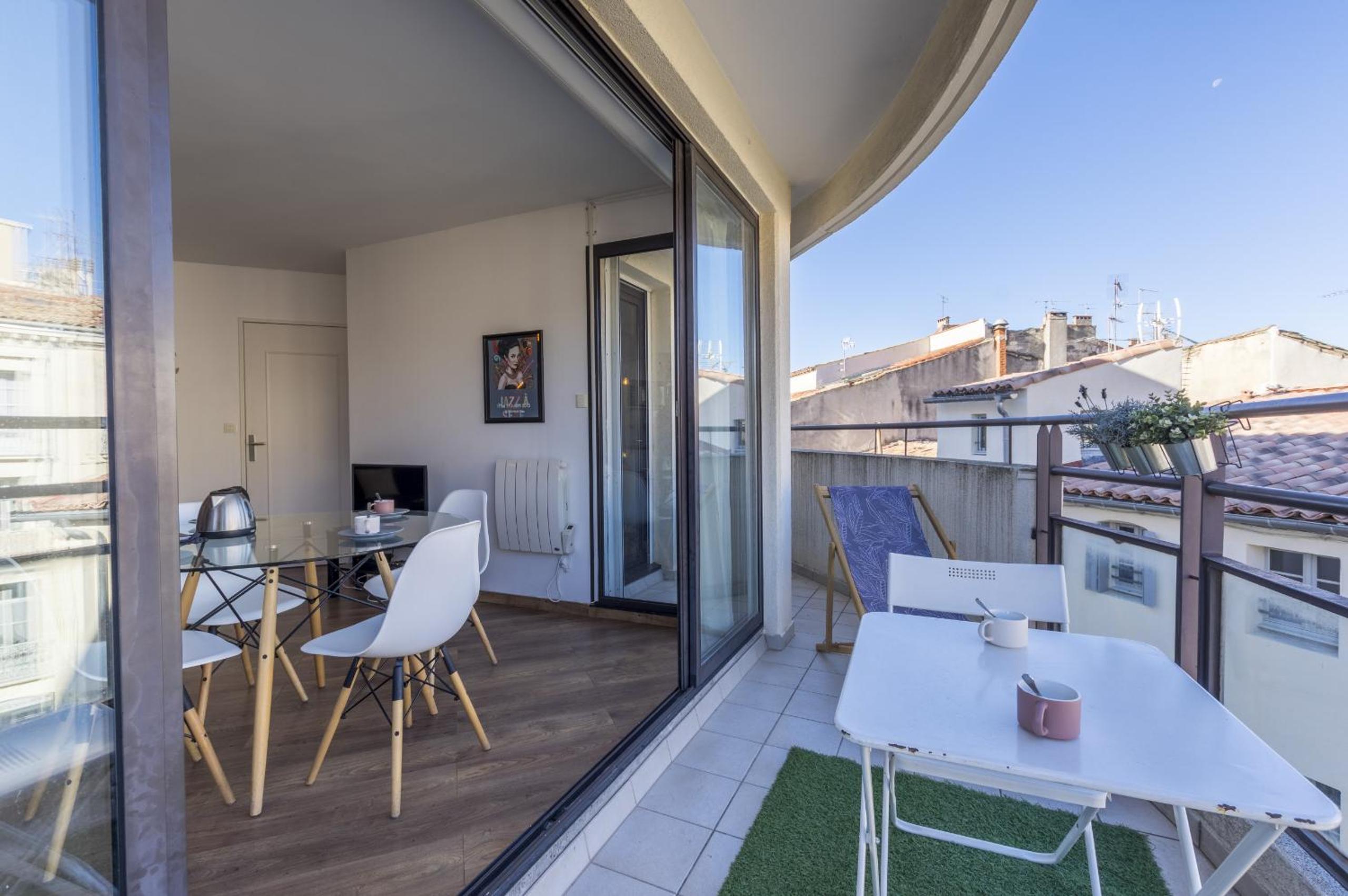 Apartment with Balcony photo 2