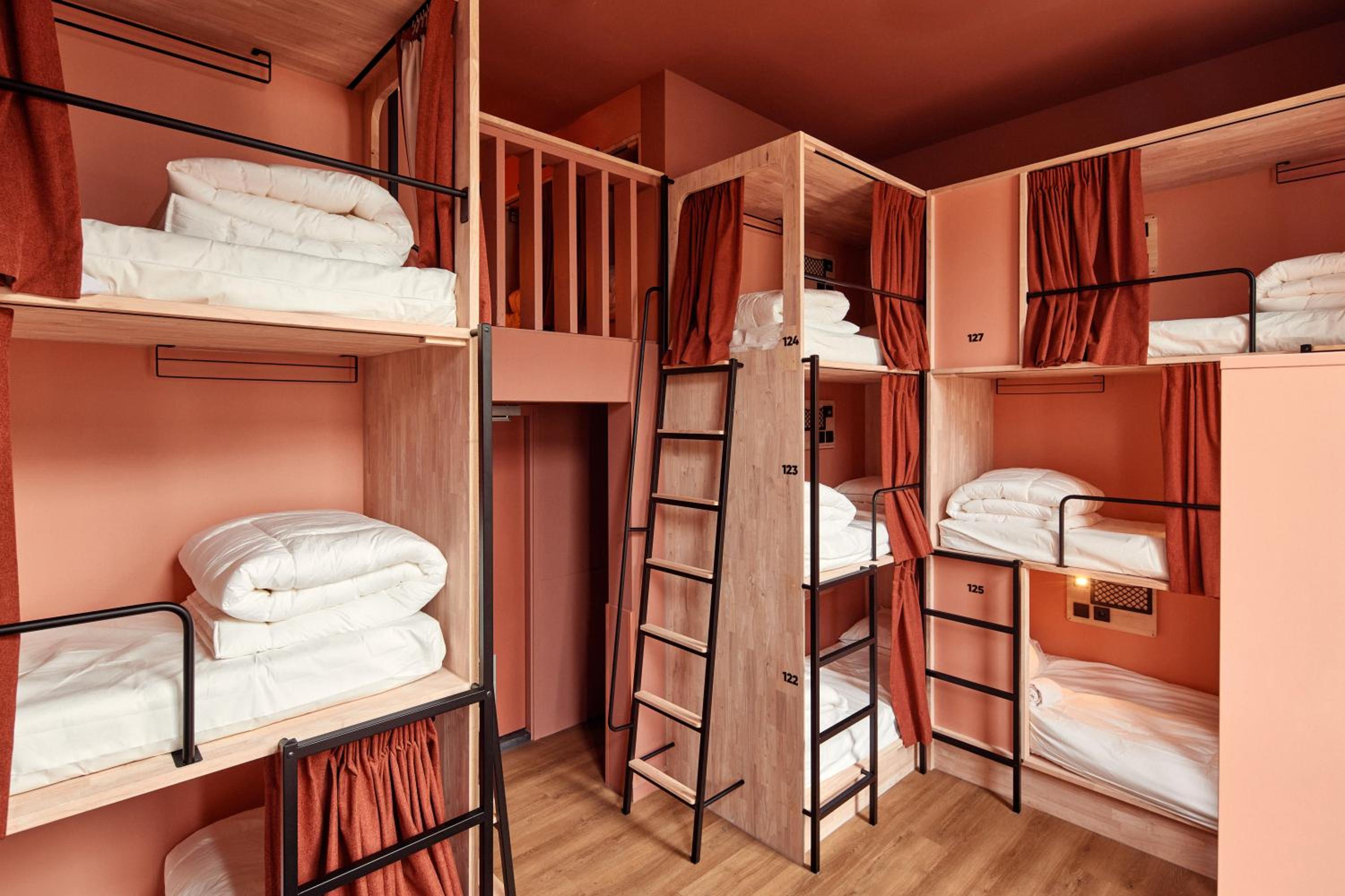 Single Bed in Female Dormitory Room 15 Beds photo 3