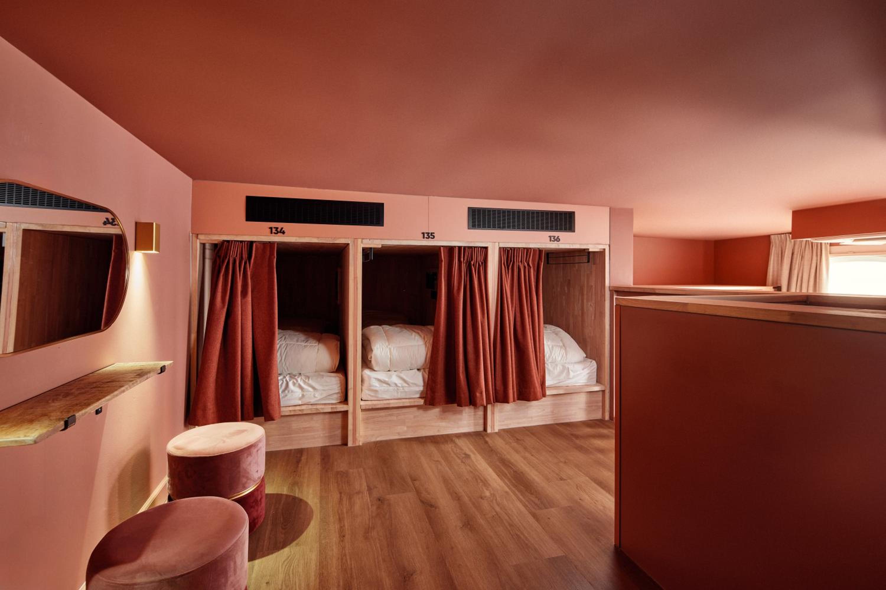 Single Bed in Female Dormitory Room 15 Beds photo 2
