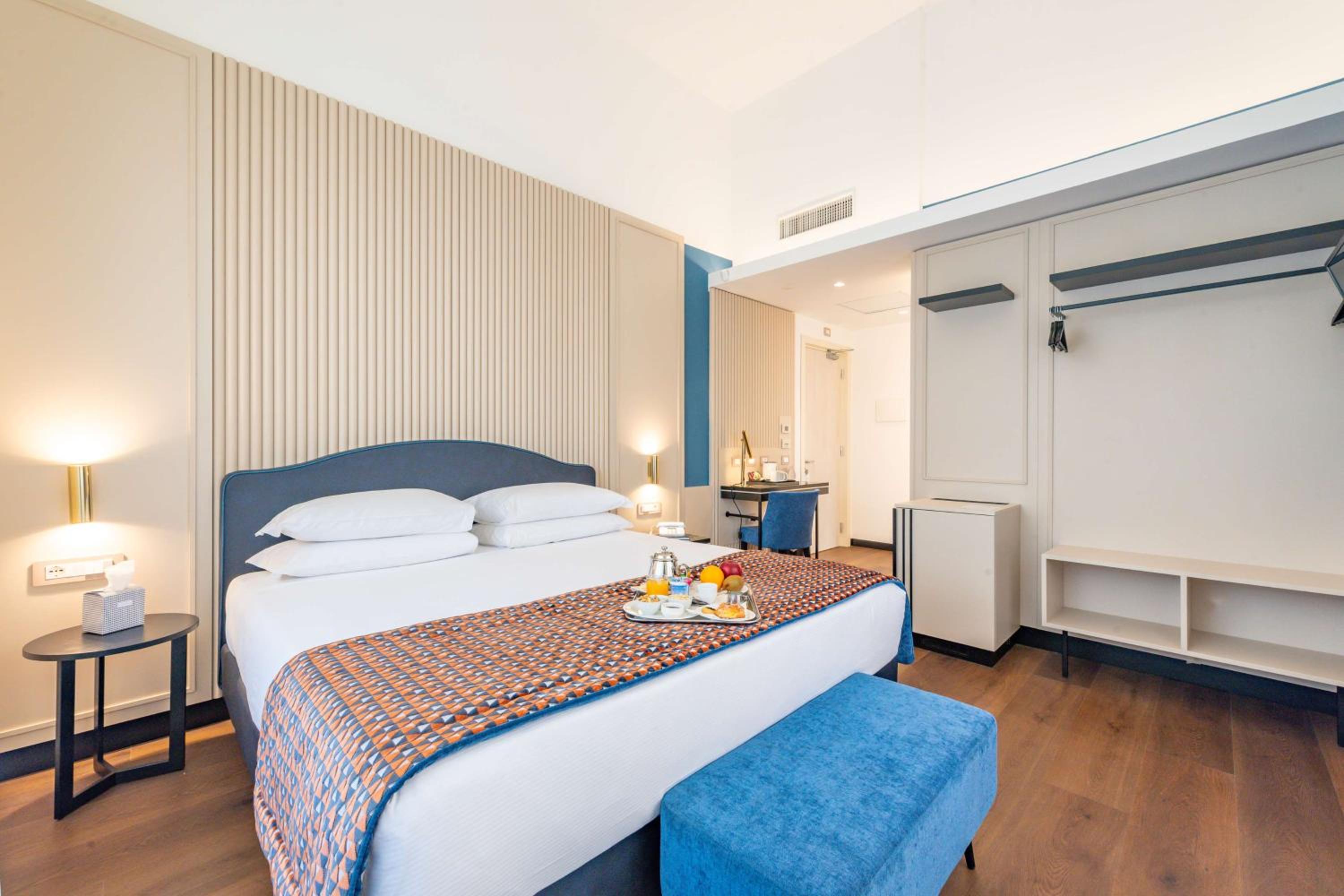 Deluxe King Room - Non-Smoking