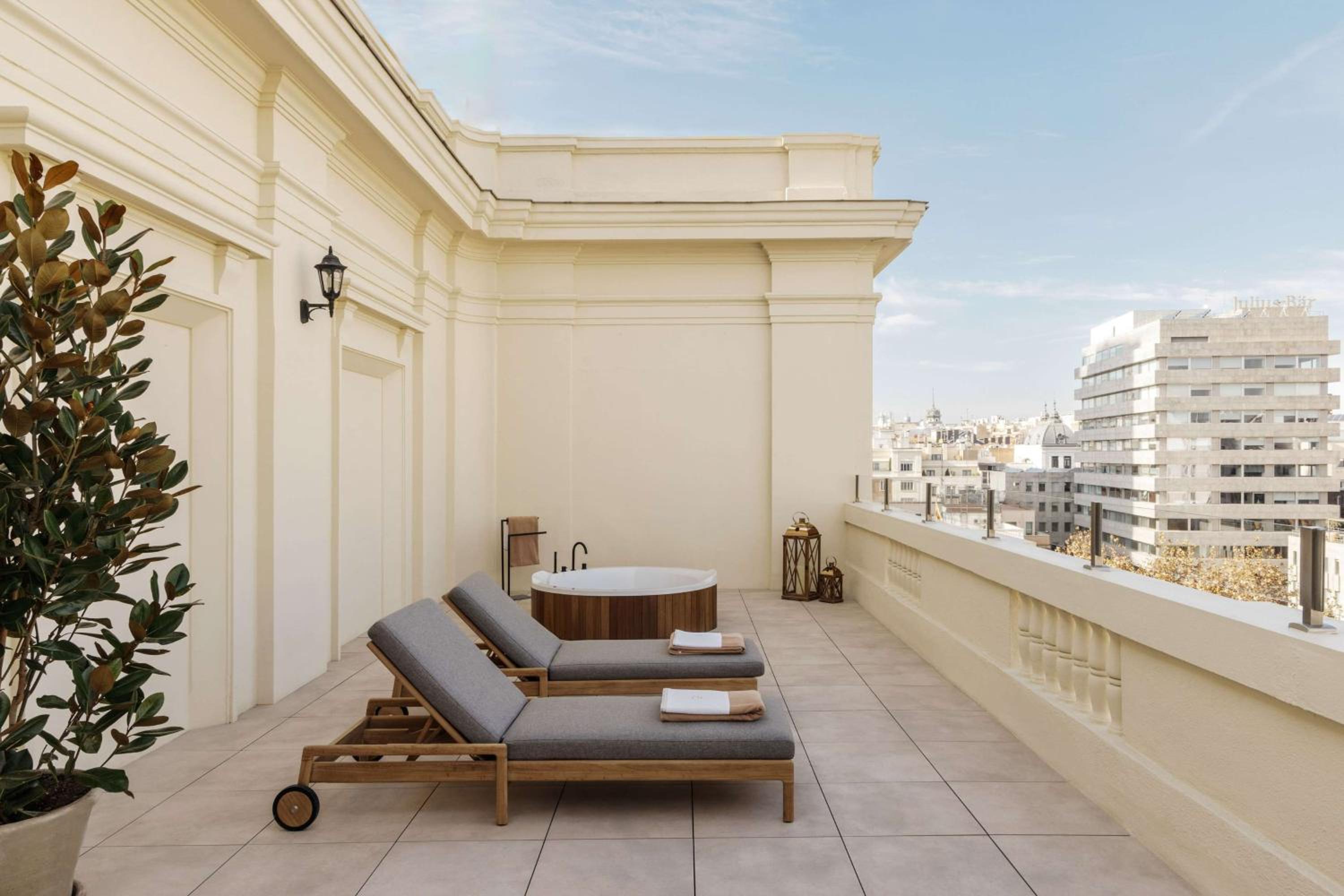 Master Suite Terrace Red Level thumbnail 5