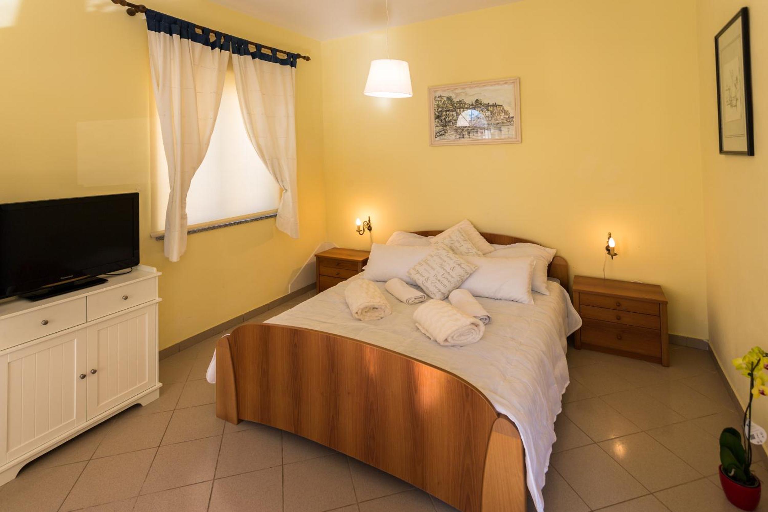 Studio Apartment photo 1
