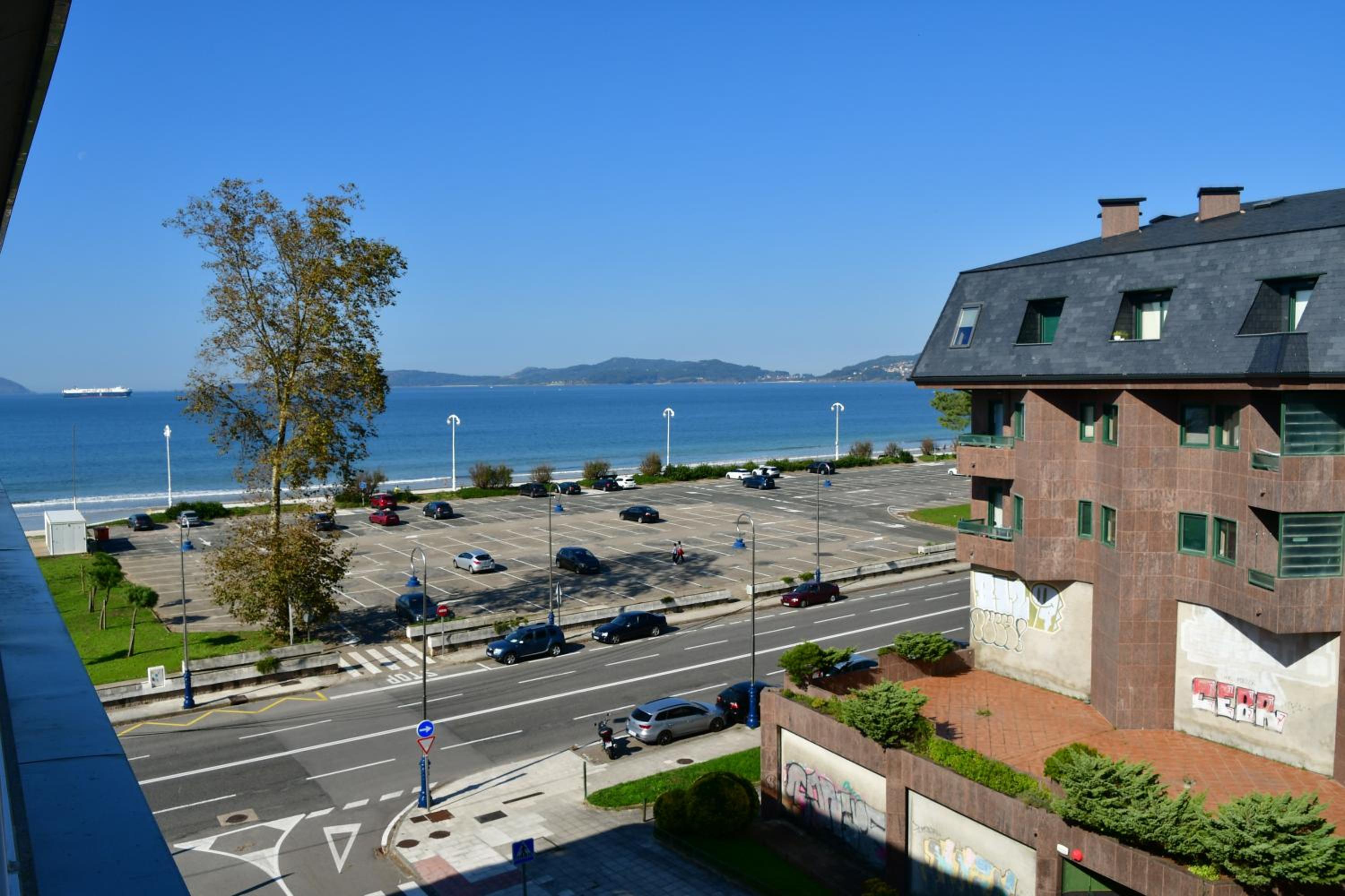 One-Bedroom Apartment with Terrace - Photo 5