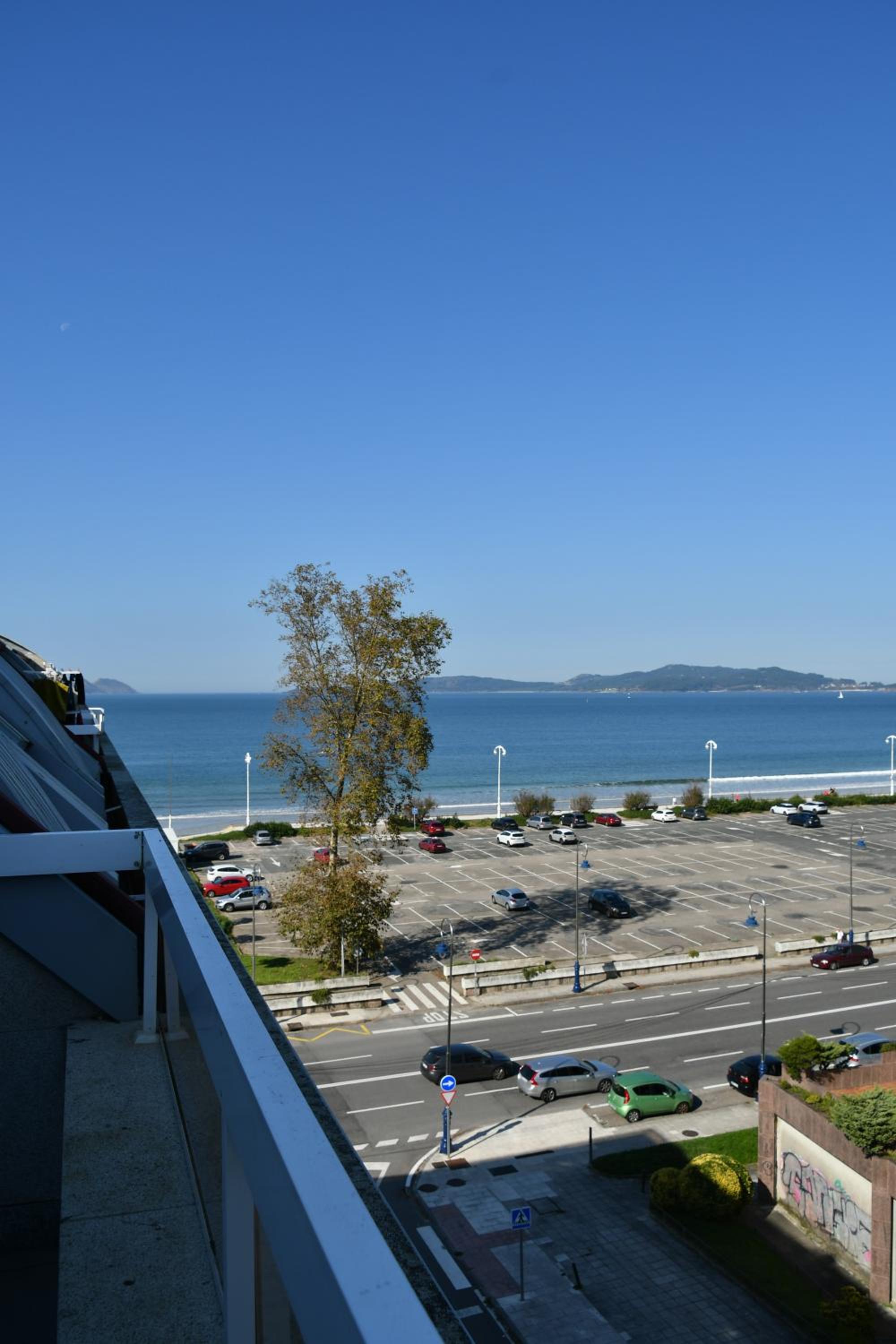 One-Bedroom Apartment with Terrace - Photo 7