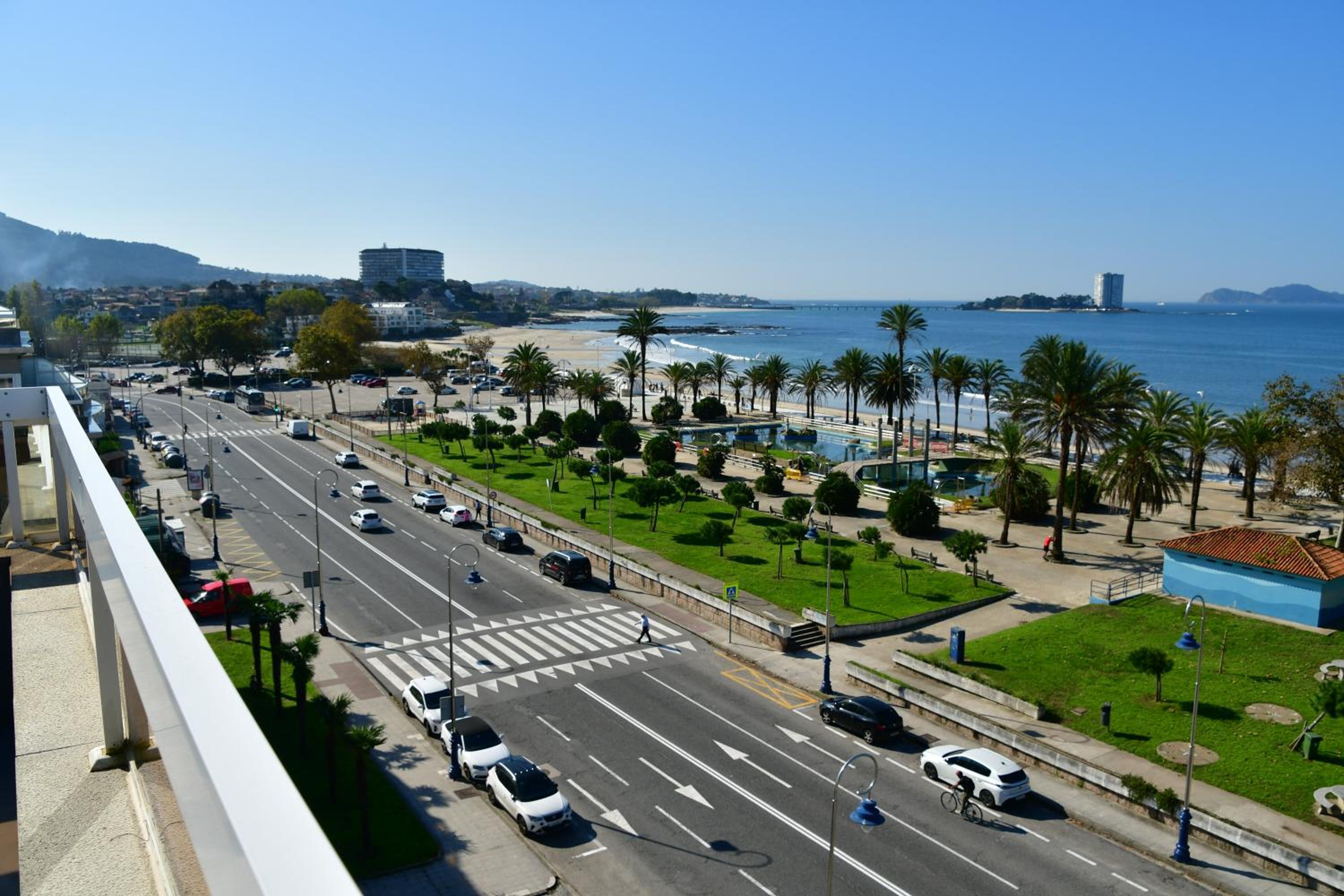 Two-Bedroom Apartment - frontal sea views - Photo 8