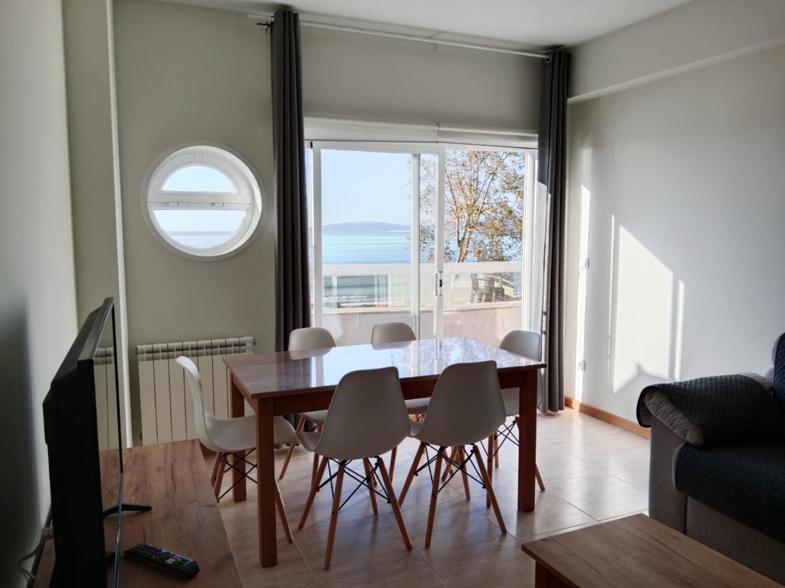 Two-Bedroom Apartment - frontal sea views - Photo 9