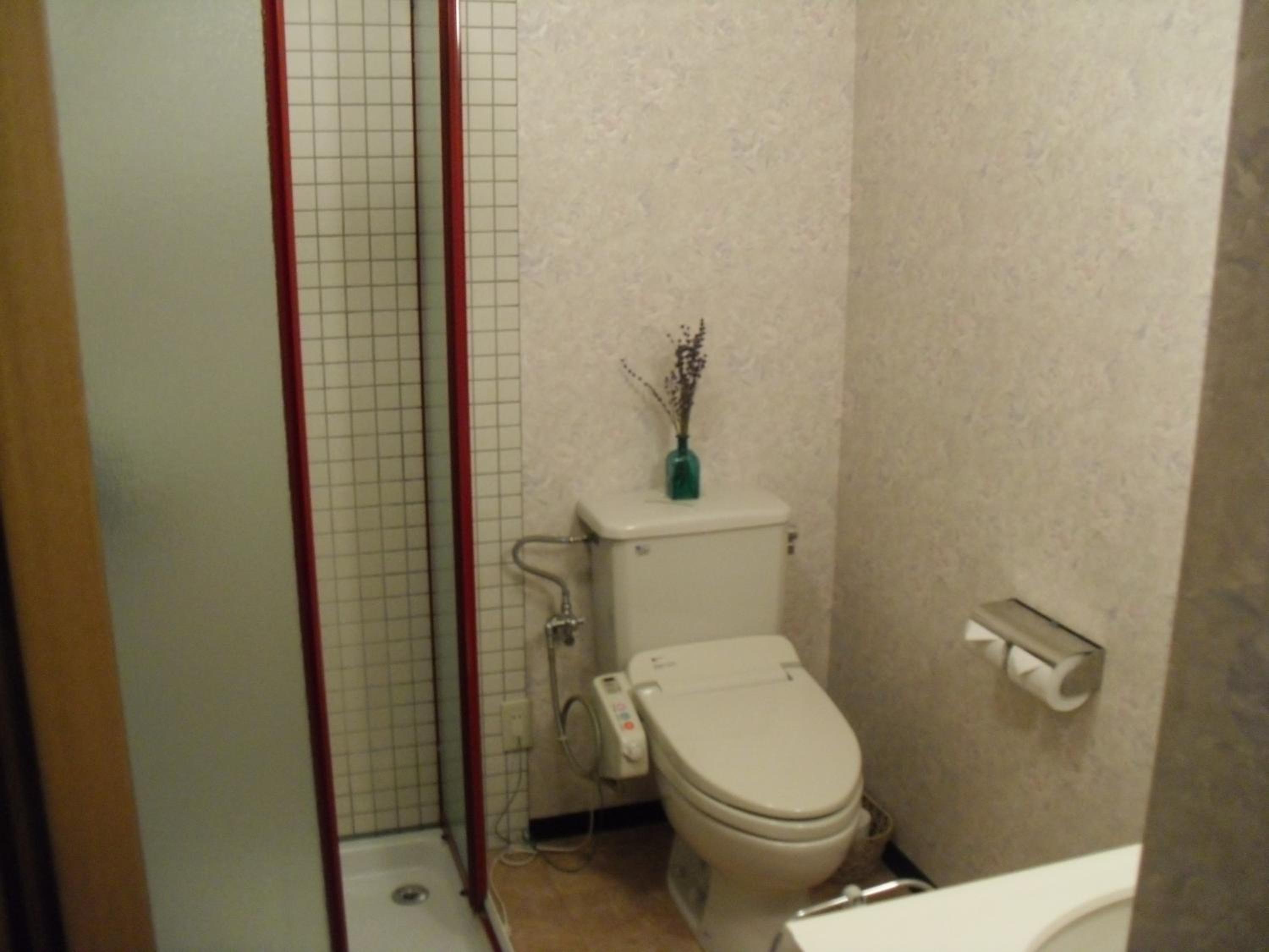 Twin Room - Photo 10