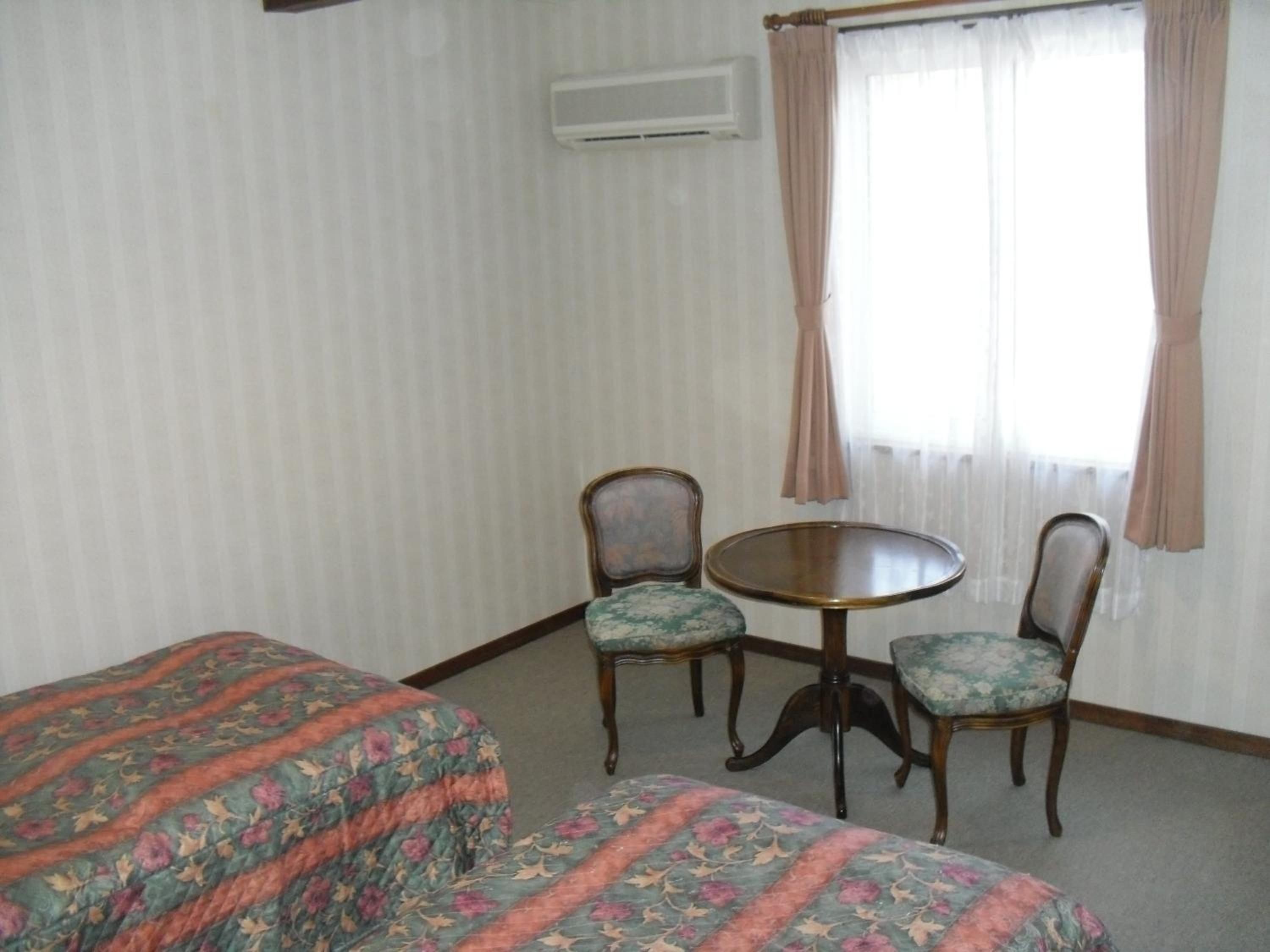 Twin Room - Photo 6
