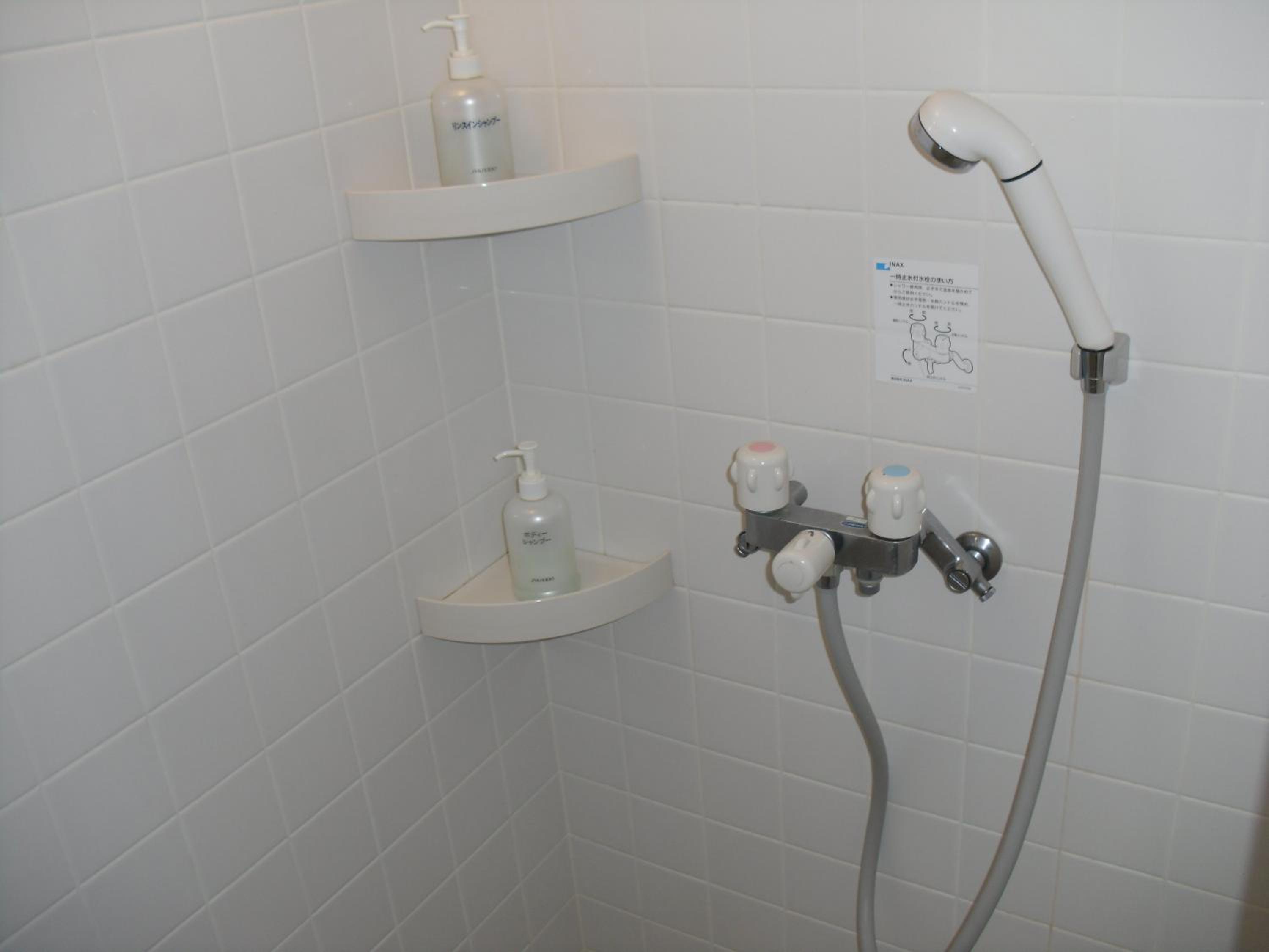 Twin Room - Photo 9