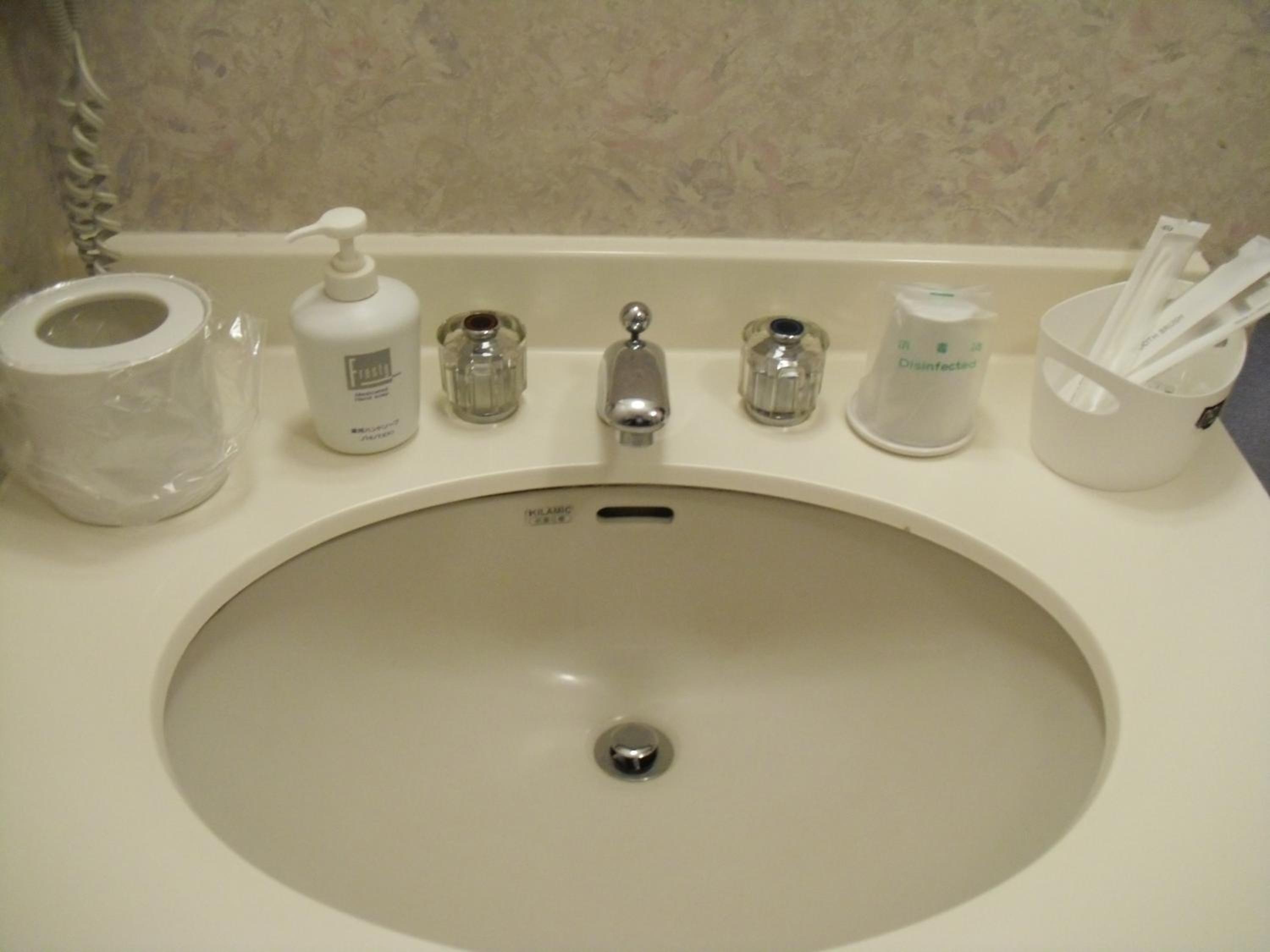 Twin Room - Photo 8