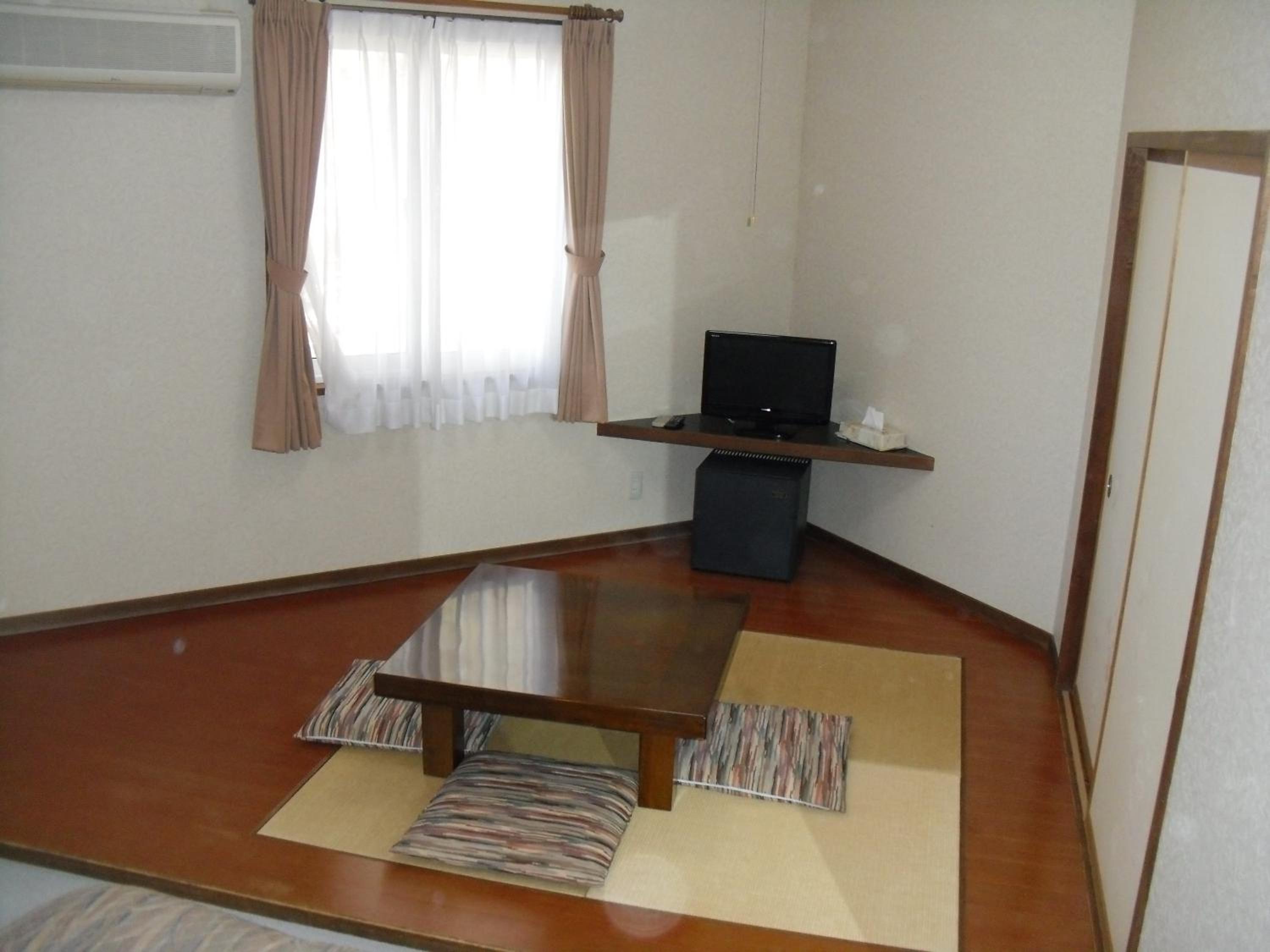 Quadruple Room with Tatami Area - Photo 10