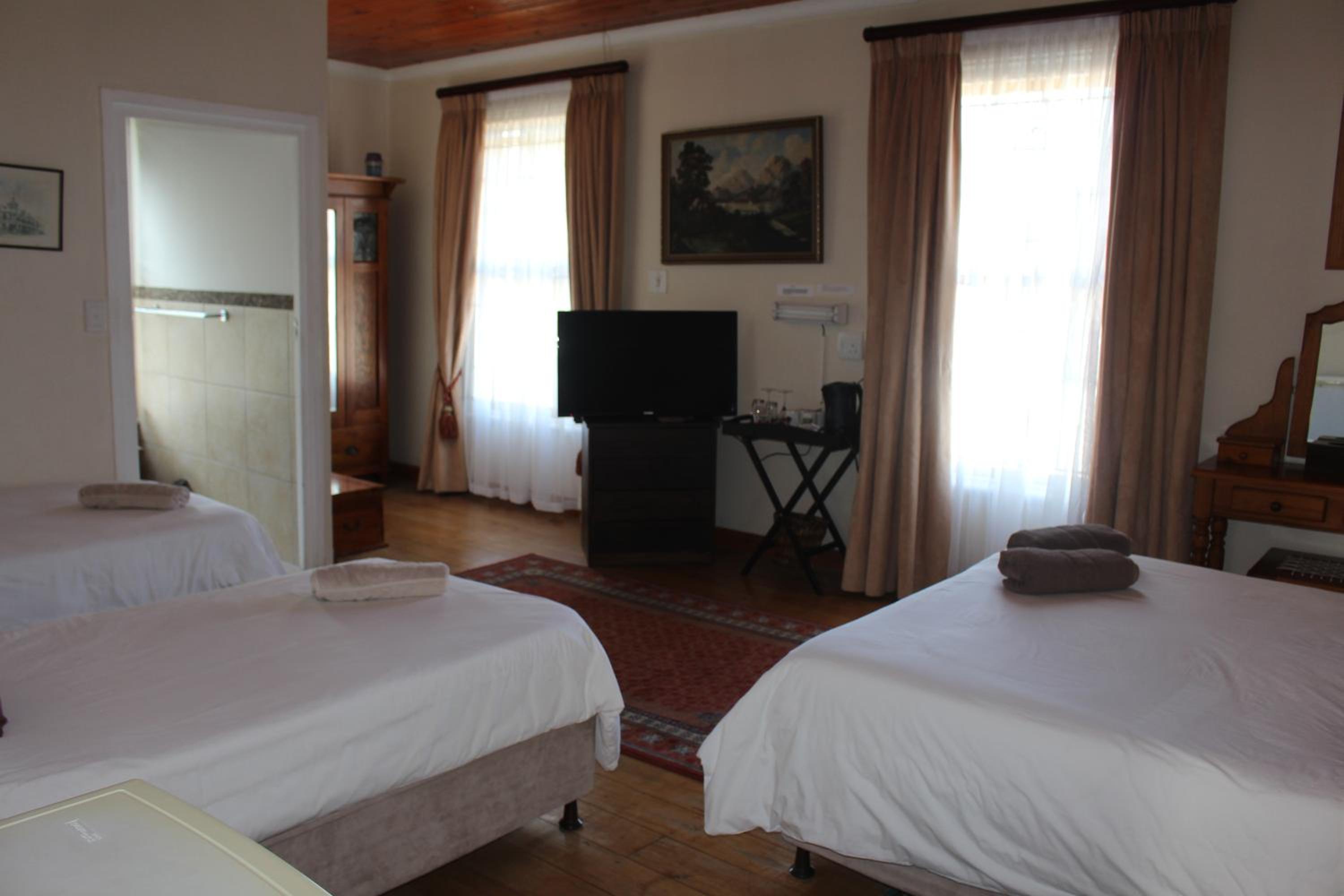 Quadruple Room - Photo 8