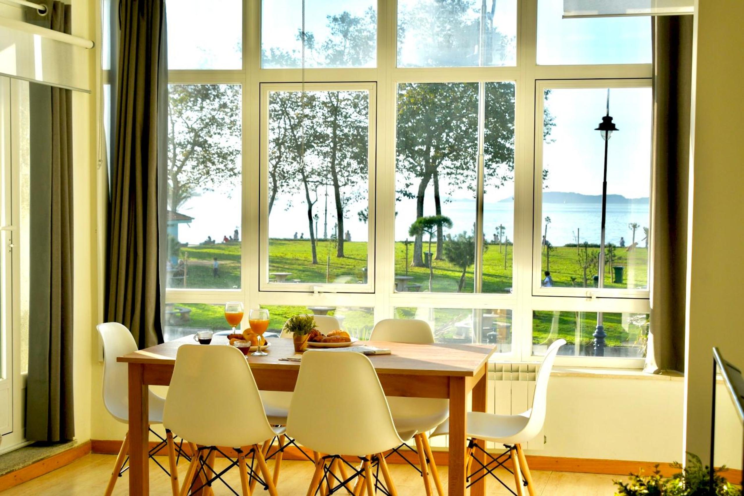 Two-Bedroom Apartment - frontal sea views - Photo 4