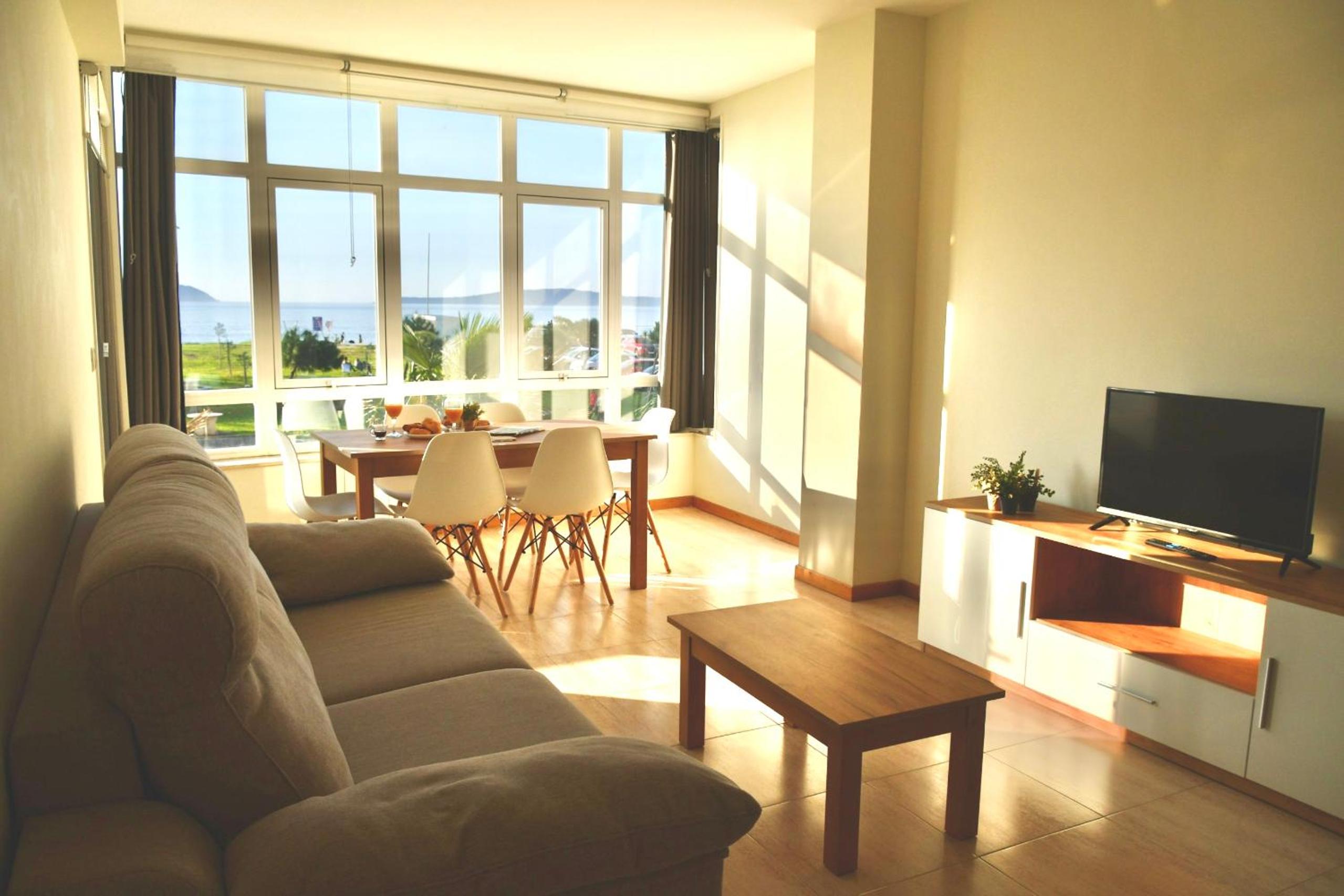 Two-Bedroom Apartment - frontal sea views - Photo 6