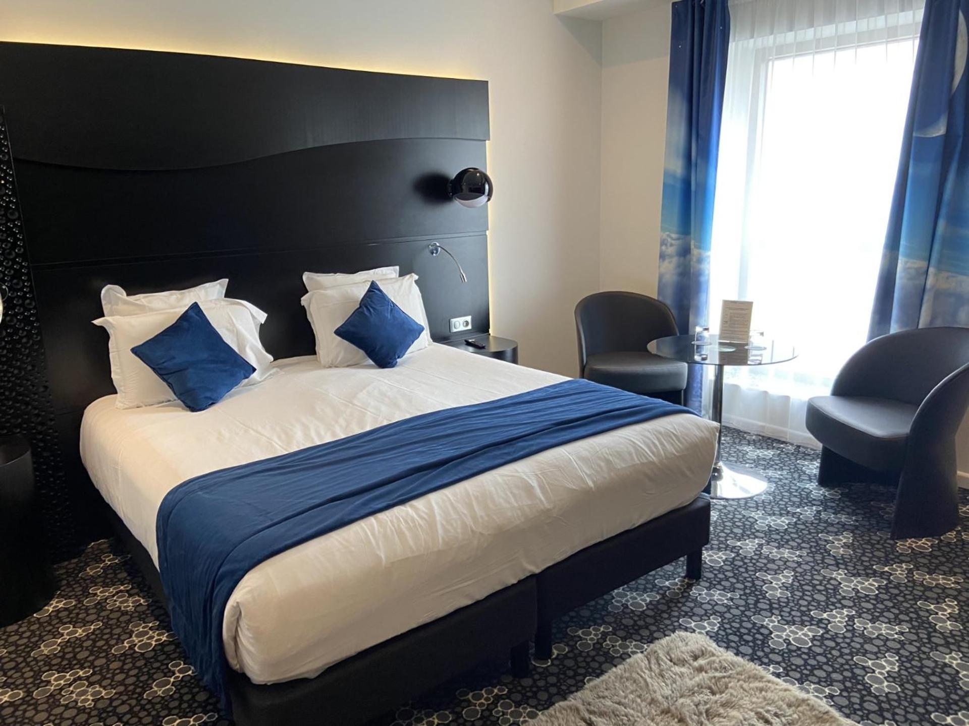 Suite - 1 Double Bed 2 Single Beds