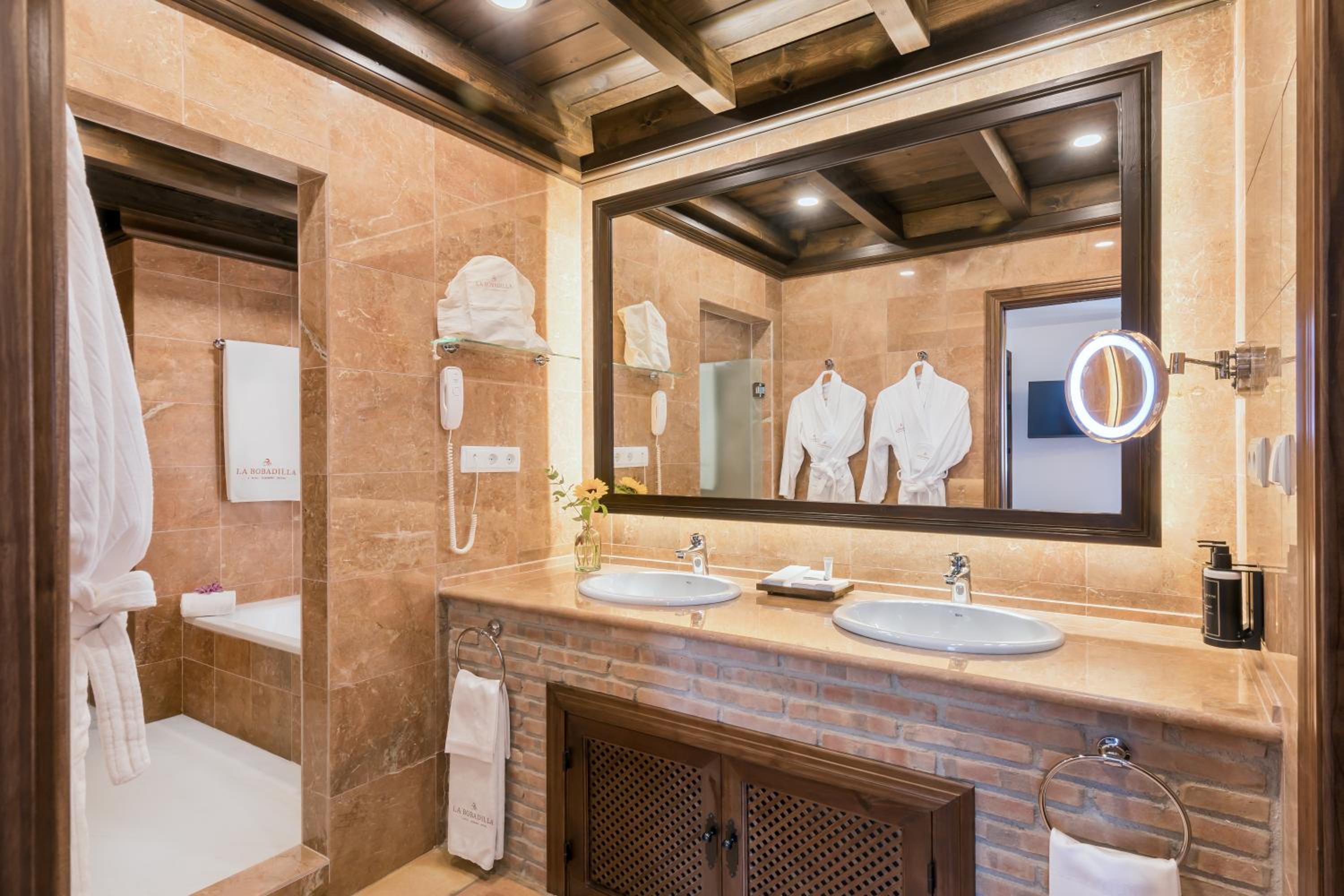 Deluxe Suite with Spa Bath Deluxe Suite with Spa Bath