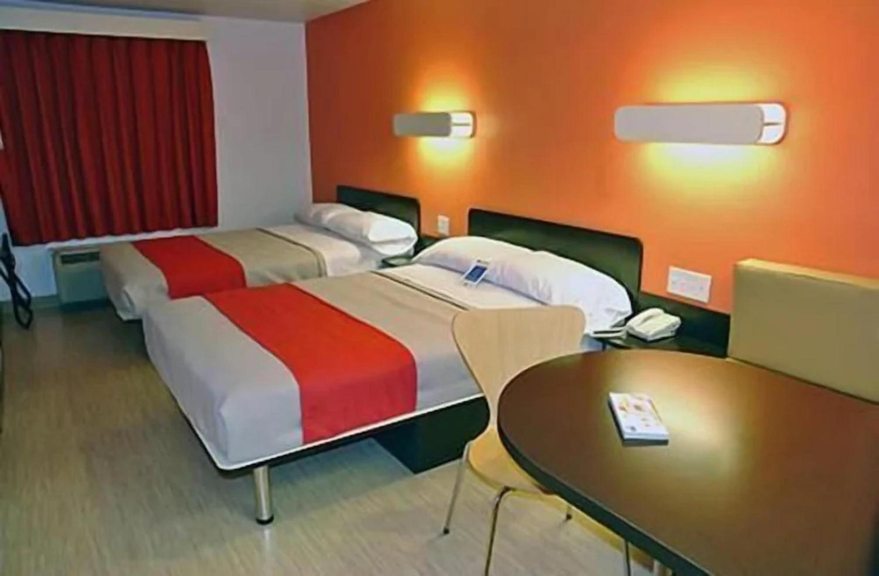 Quadruple Room - Disability Access - Non-Smoking photo 3