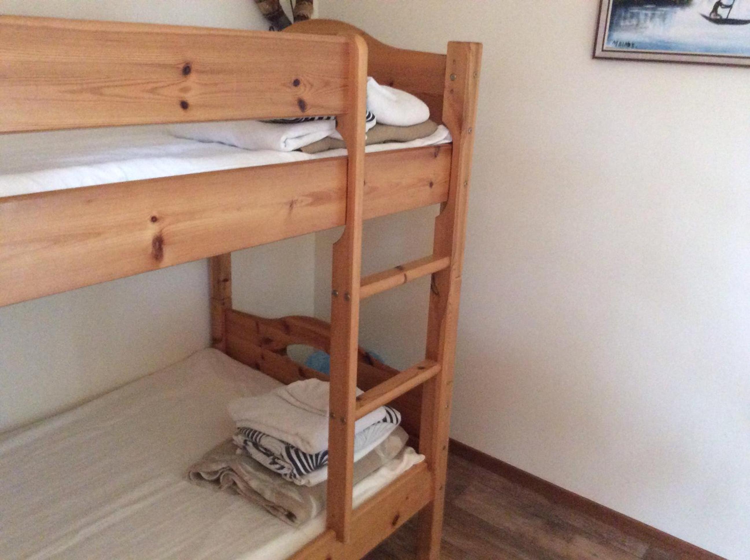 Economy Twin Room with Shared Bathroom photo 2