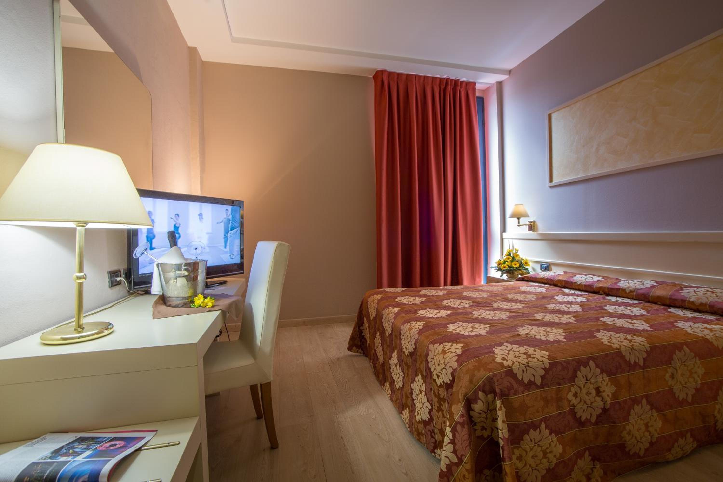 Standard Double Room - Photo 3