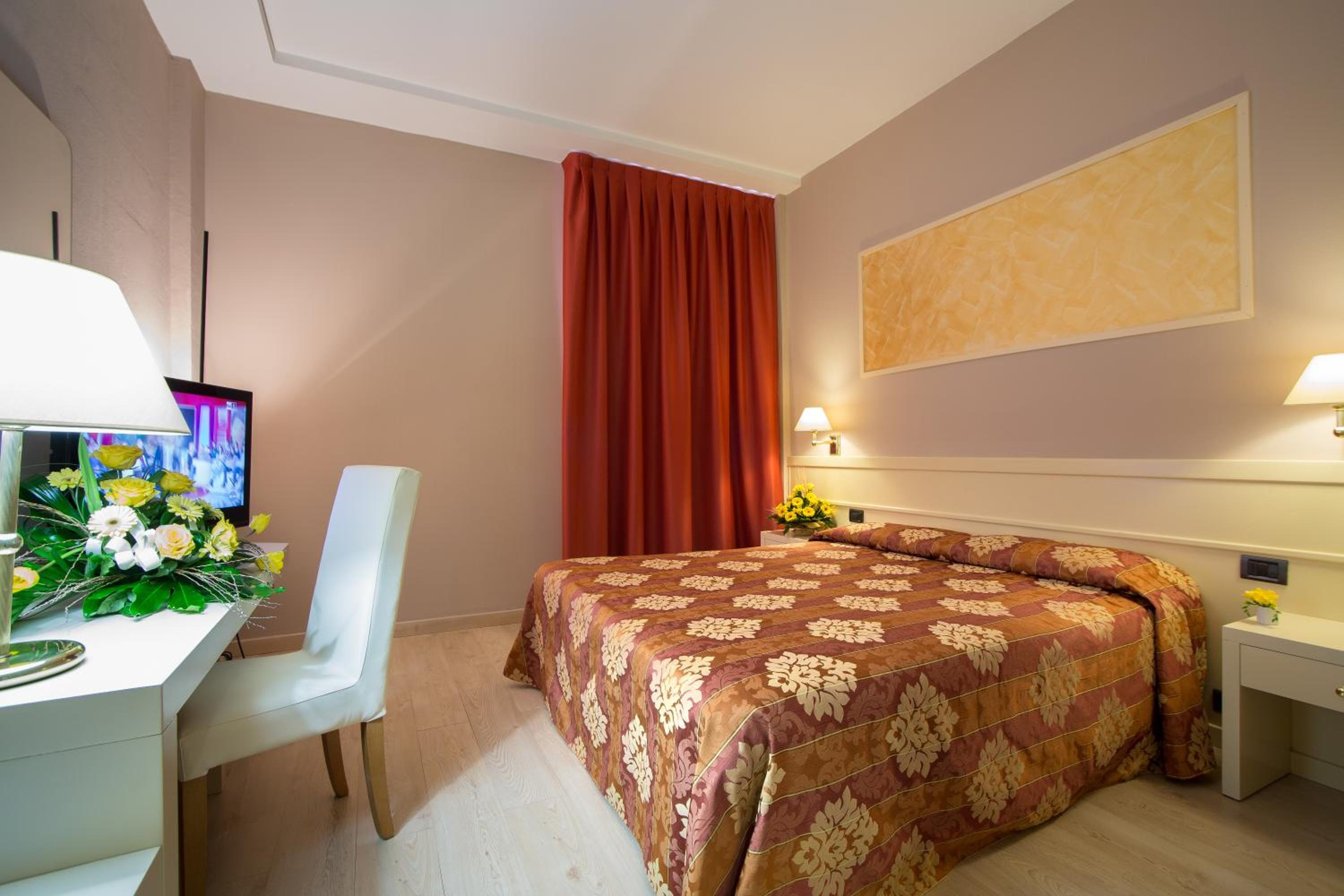 Standard Double Room - Photo 2