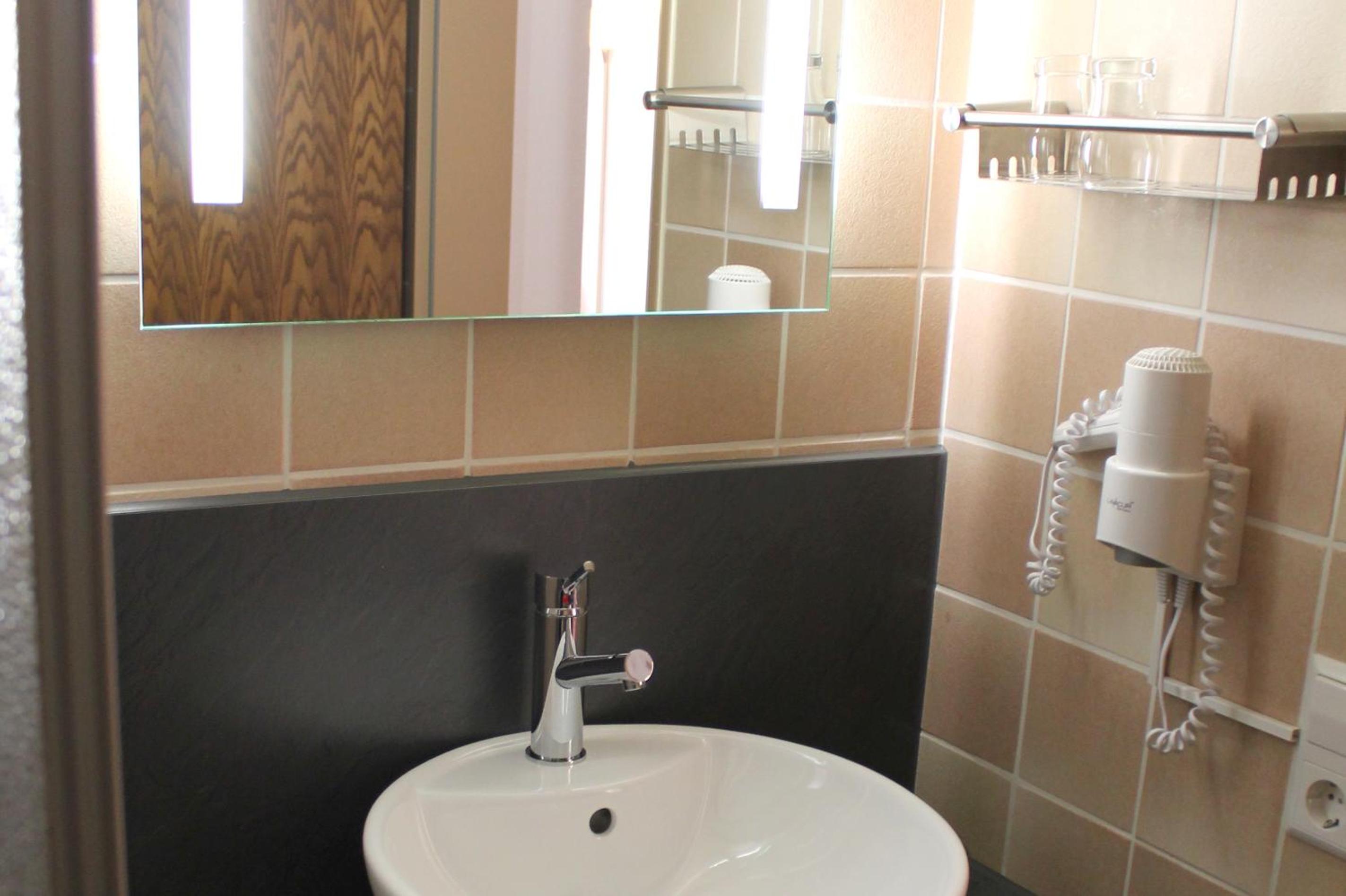 Double Room - Photo 7
