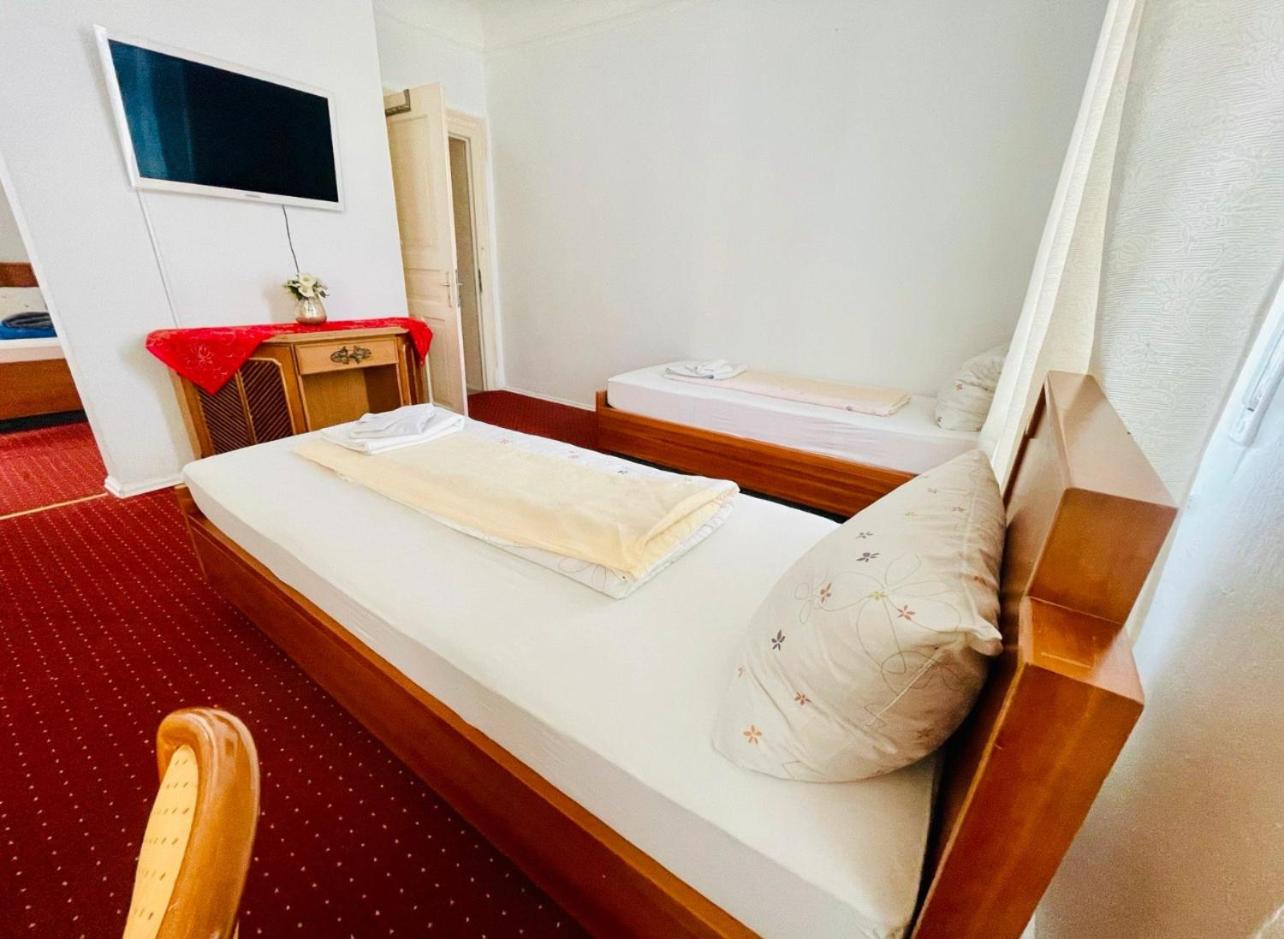 Double Room with Private Bathroom photo 1